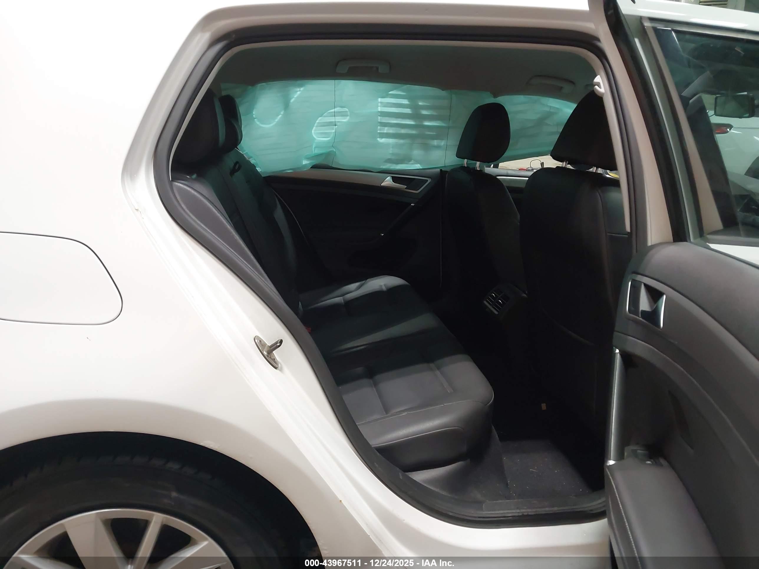 VOLKSWAGEN GOLF image 8