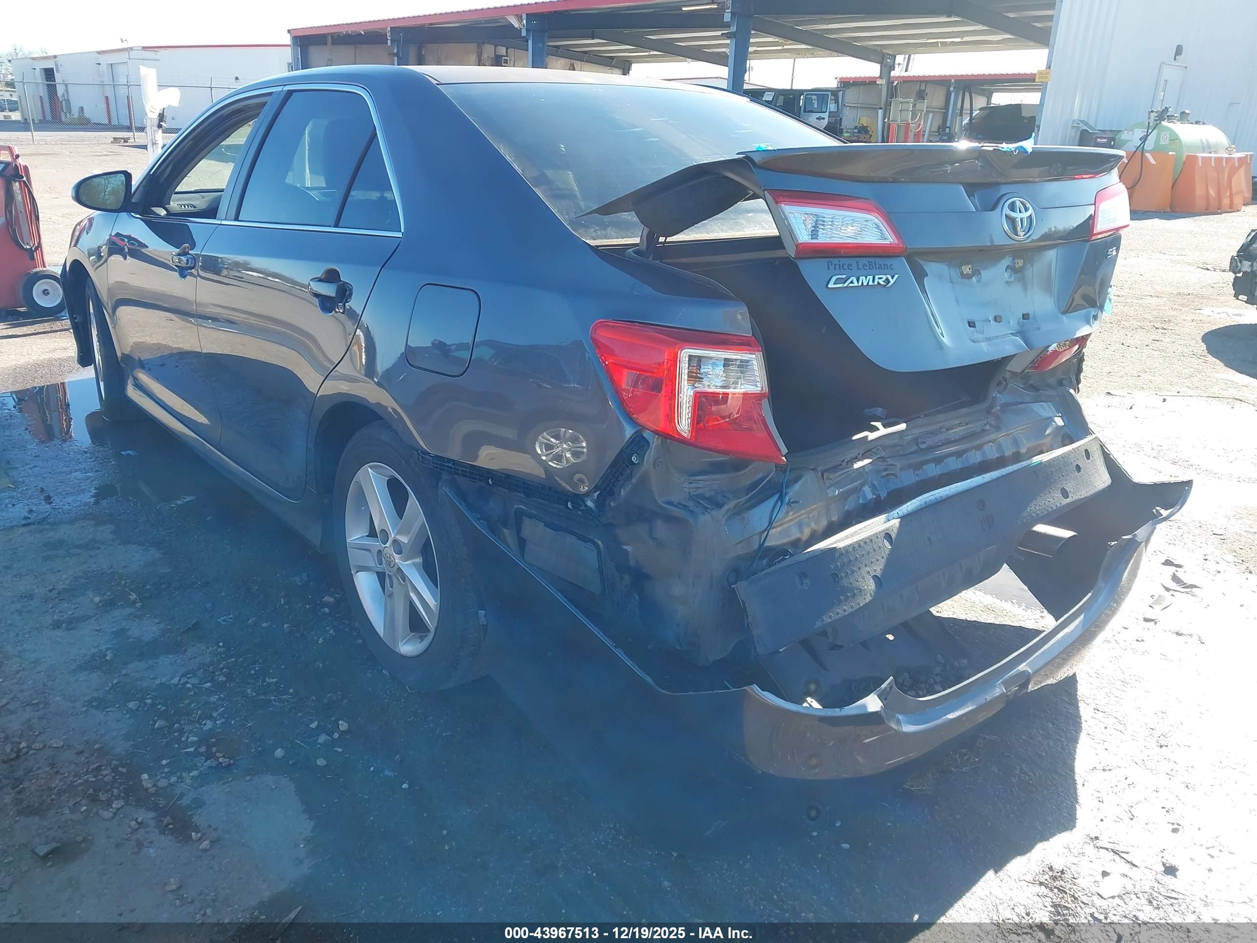 TOYOTA CAMRY image 3
