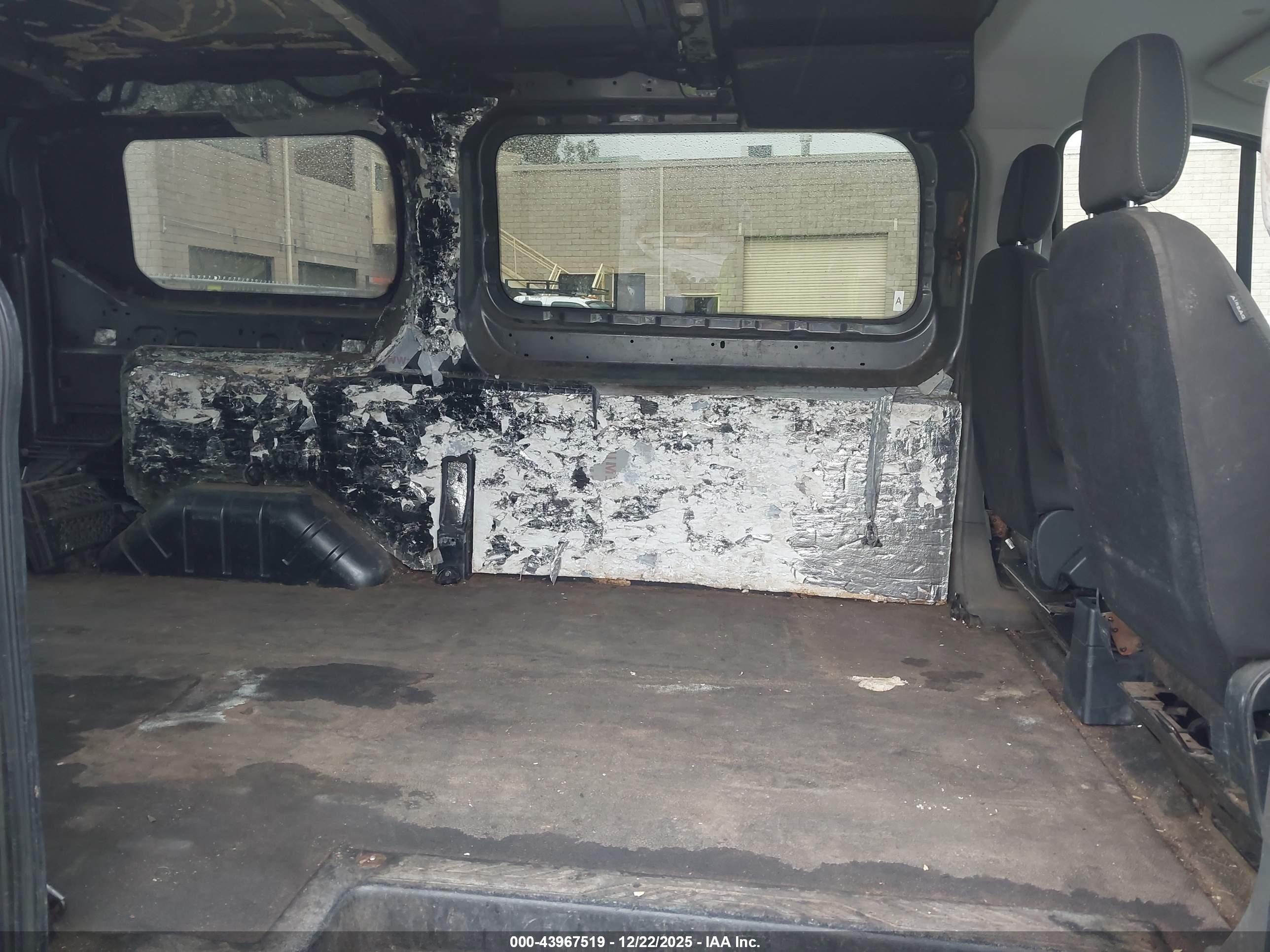 FORD TRANSIT-150 image 8