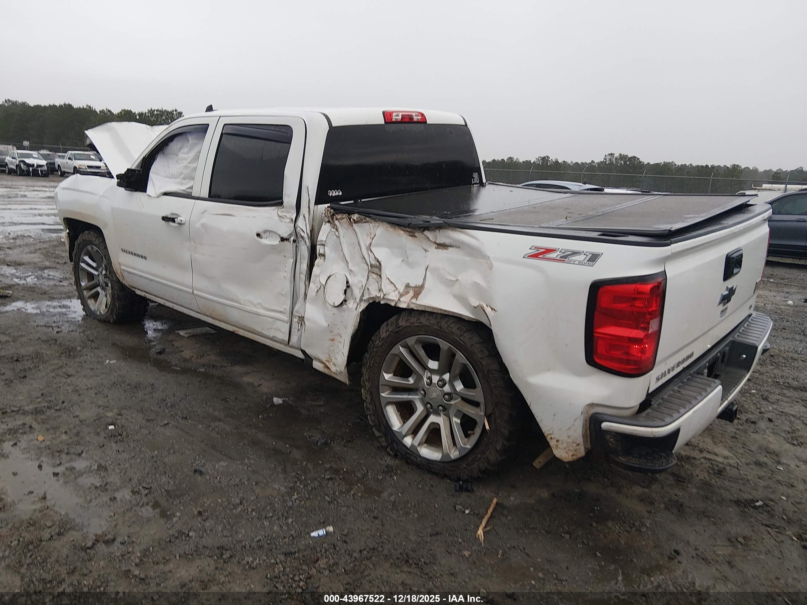 CHEVROLET SILVERADO image 3