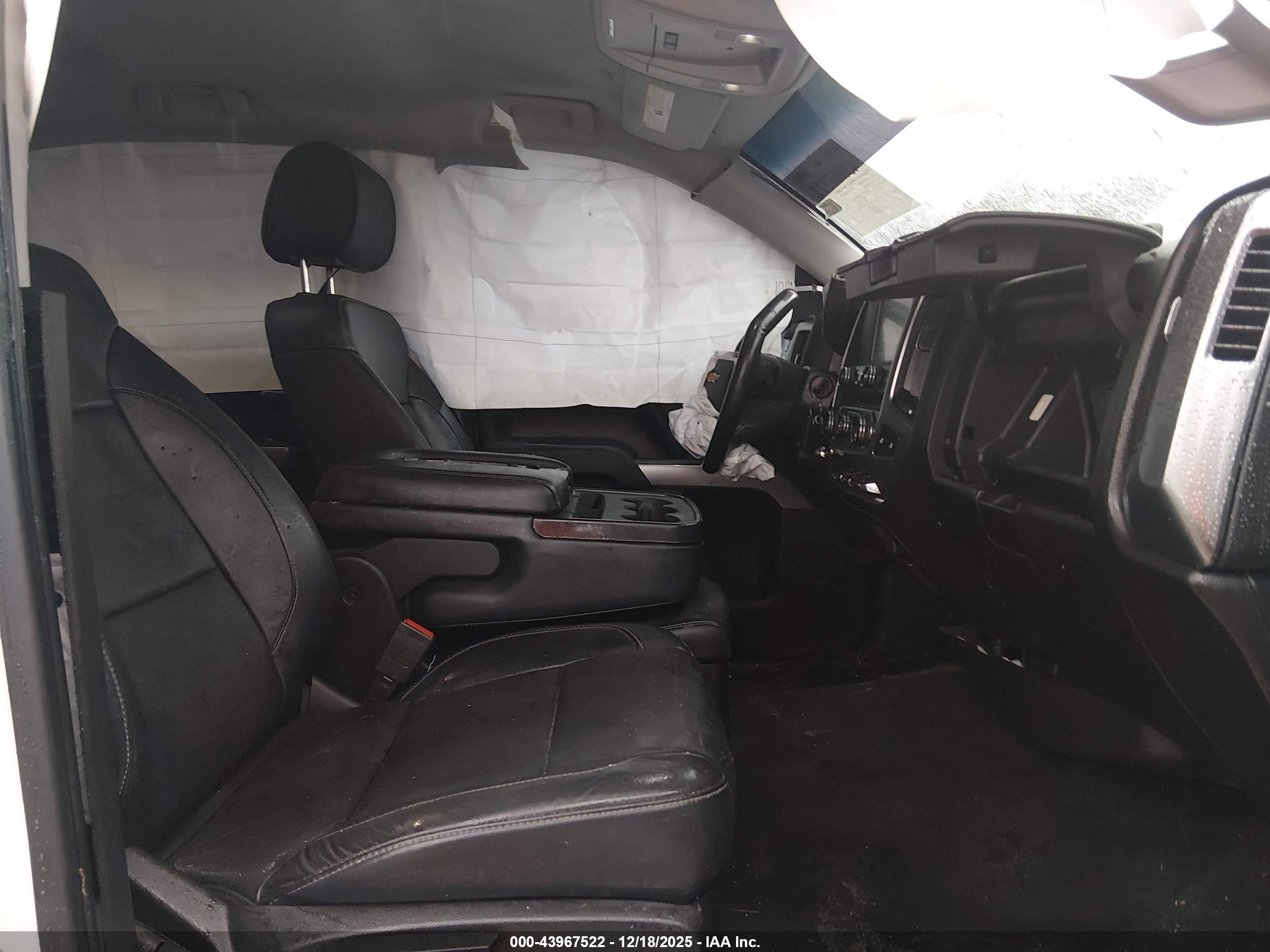 CHEVROLET SILVERADO image 5