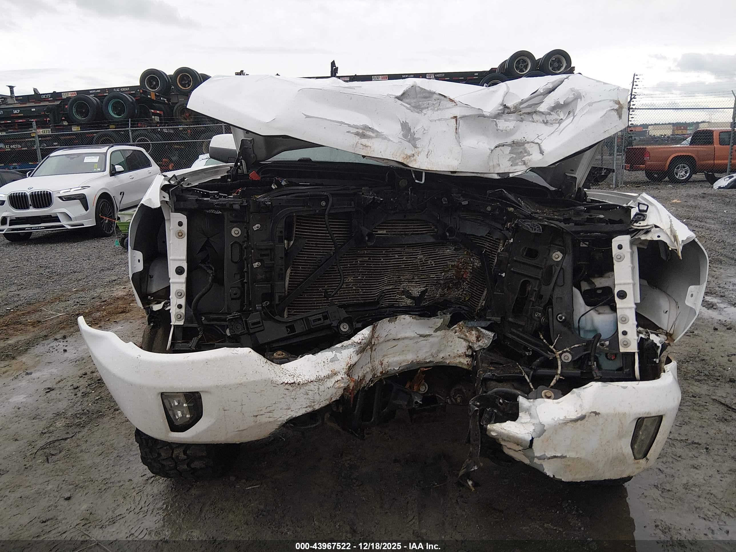 CHEVROLET SILVERADO image 6