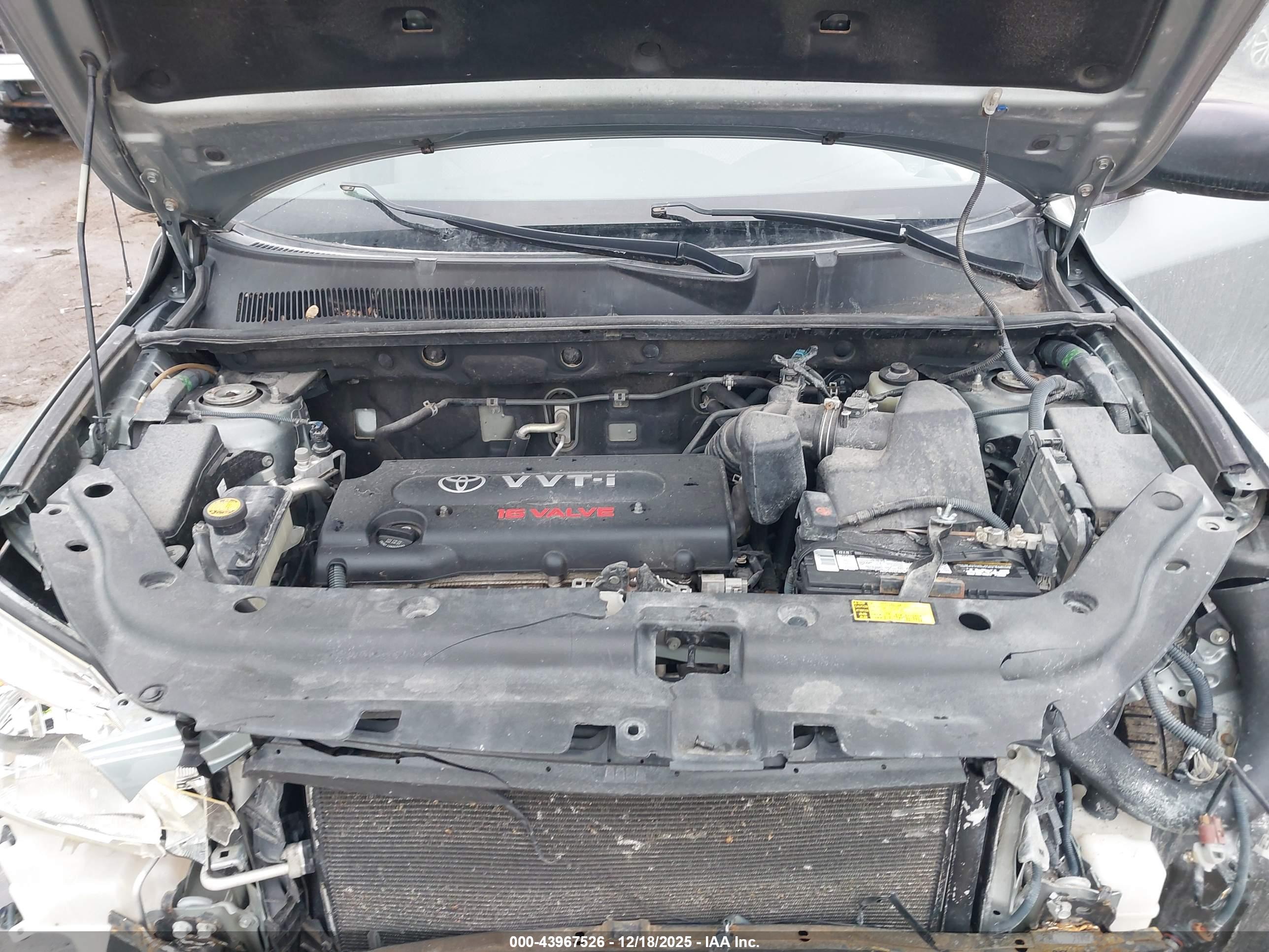 TOYOTA RAV4 image 10
