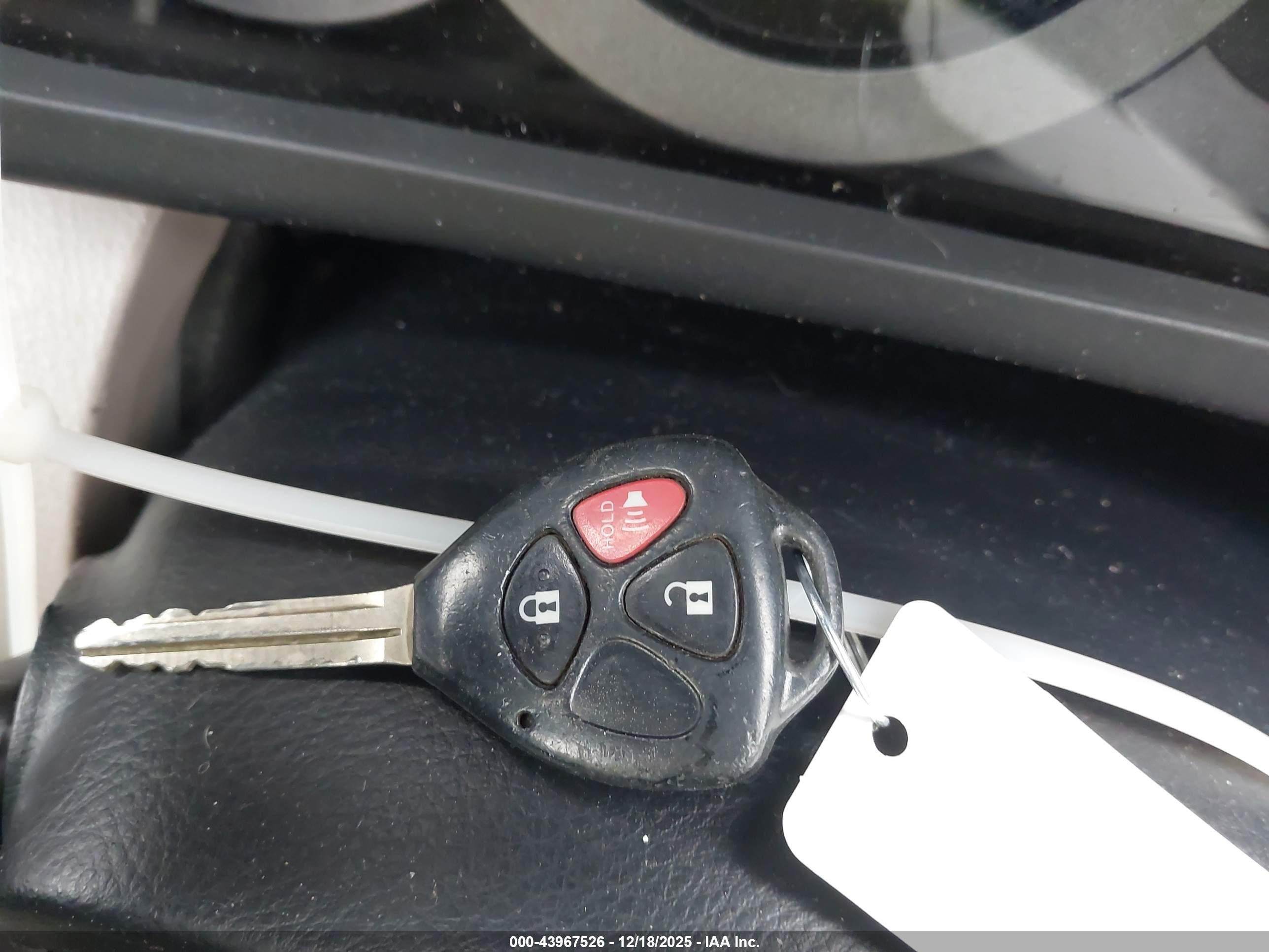 TOYOTA RAV4 image 11