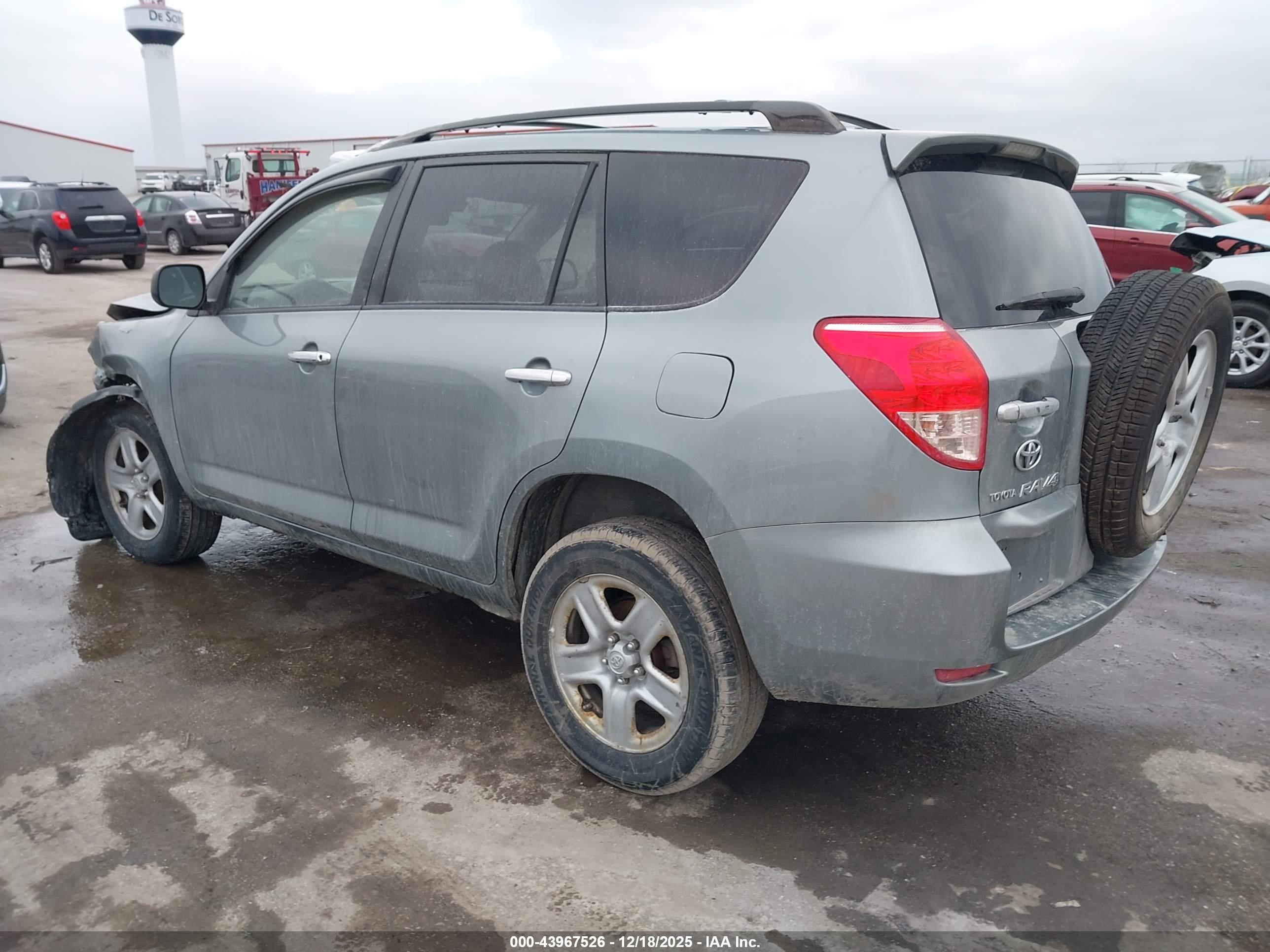 TOYOTA RAV4 image 3