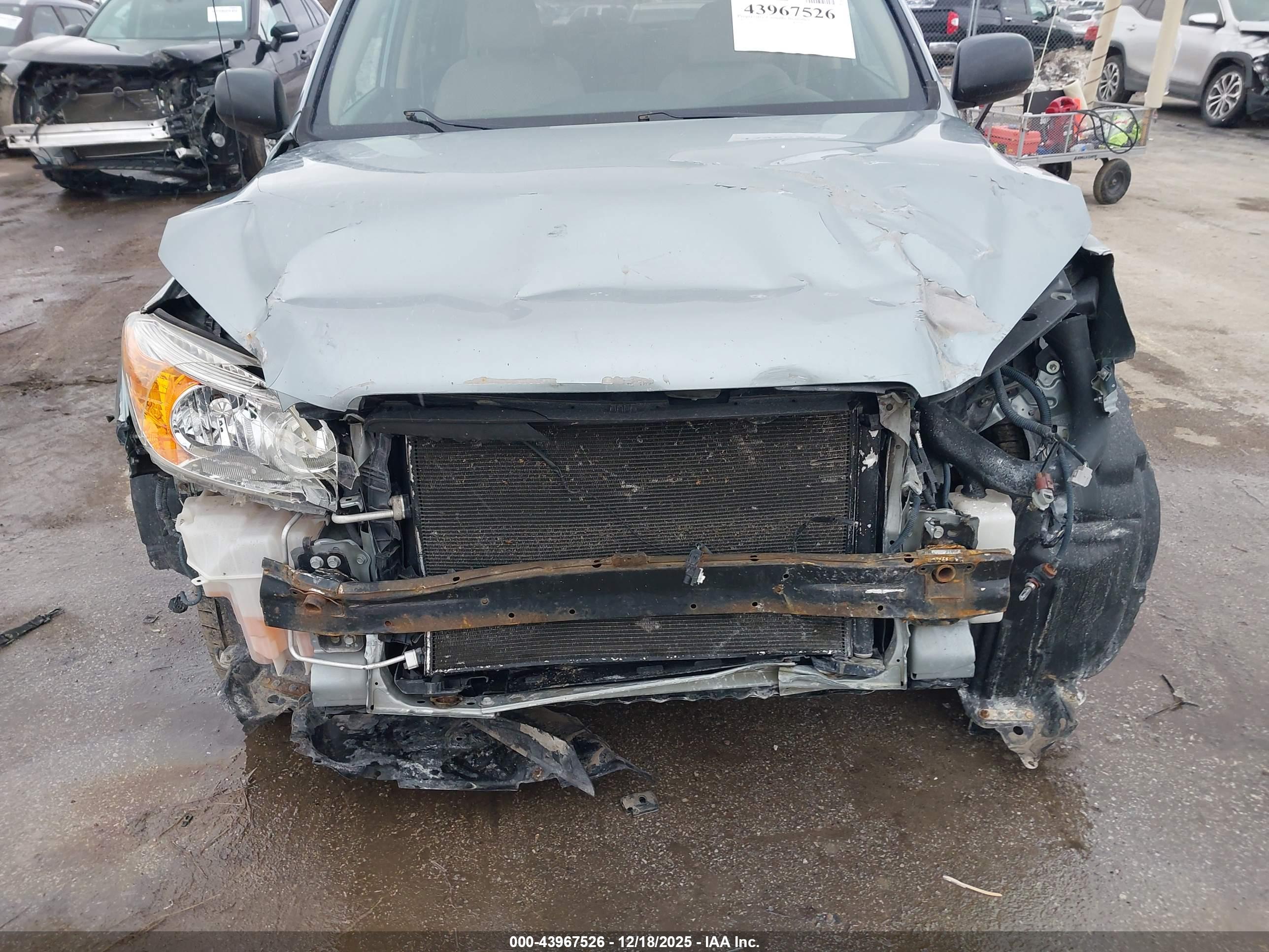 TOYOTA RAV4 image 6