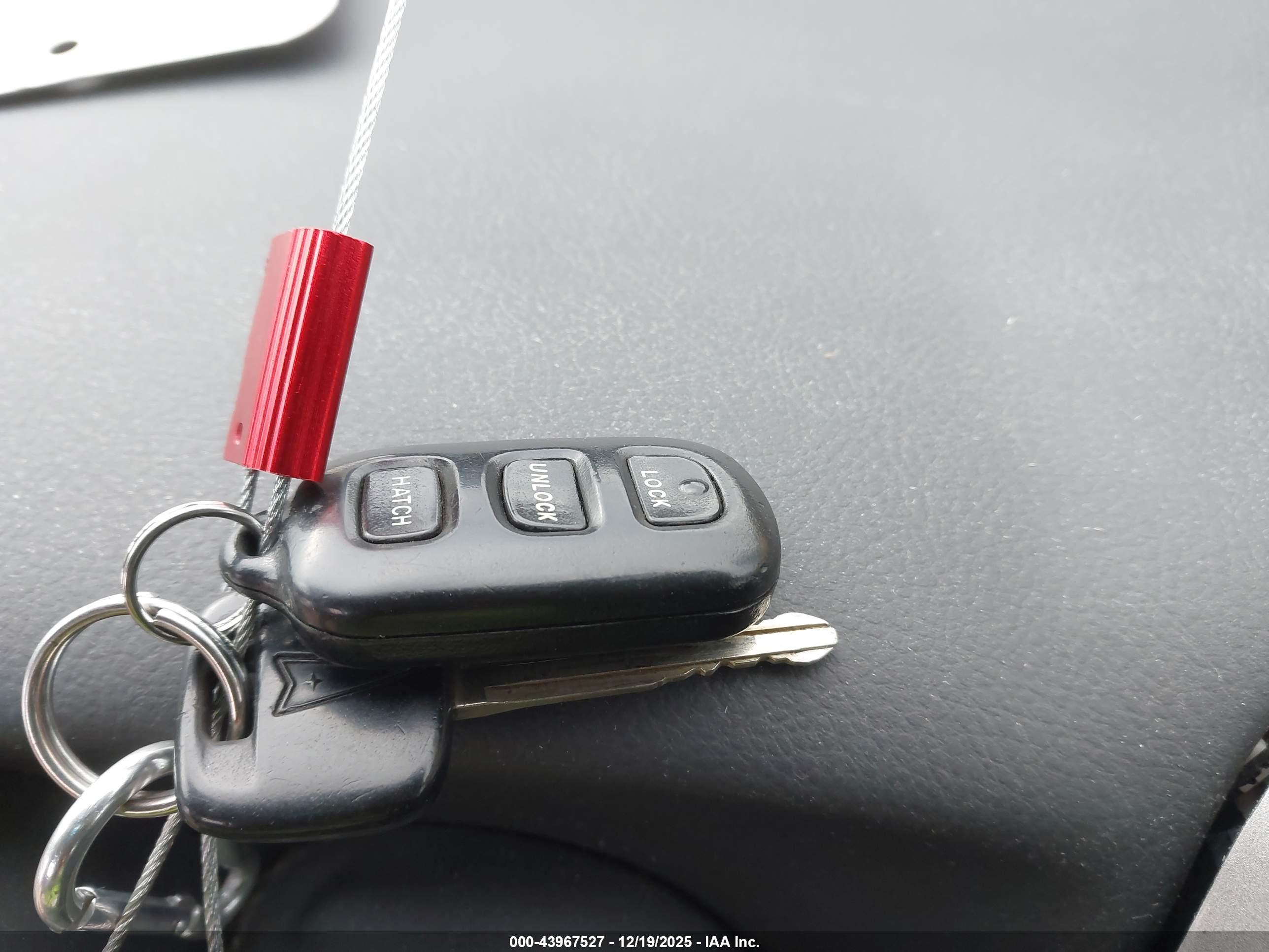 PONTIAC VIBE image 11