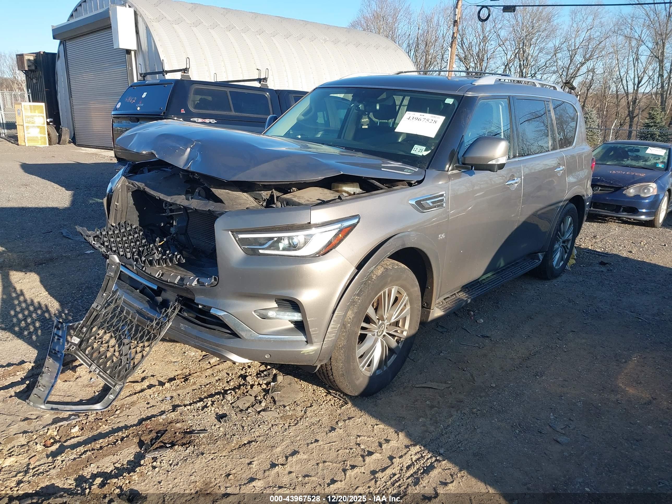 INFINITI QX80 image 2