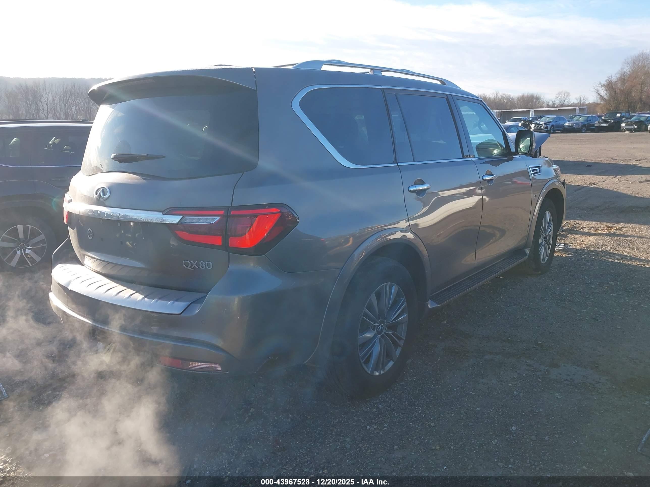 INFINITI QX80 image 4