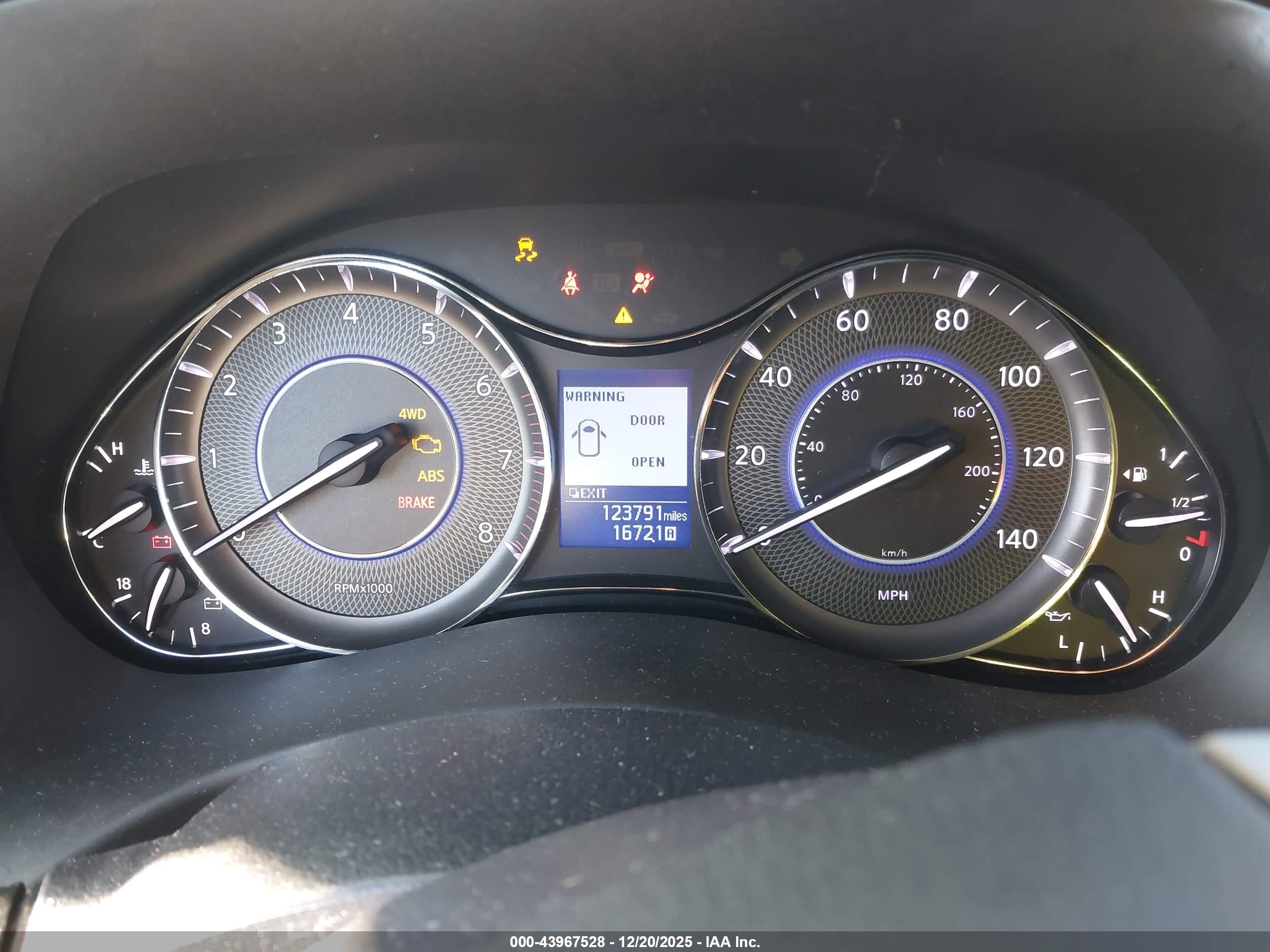 INFINITI QX80 image 7