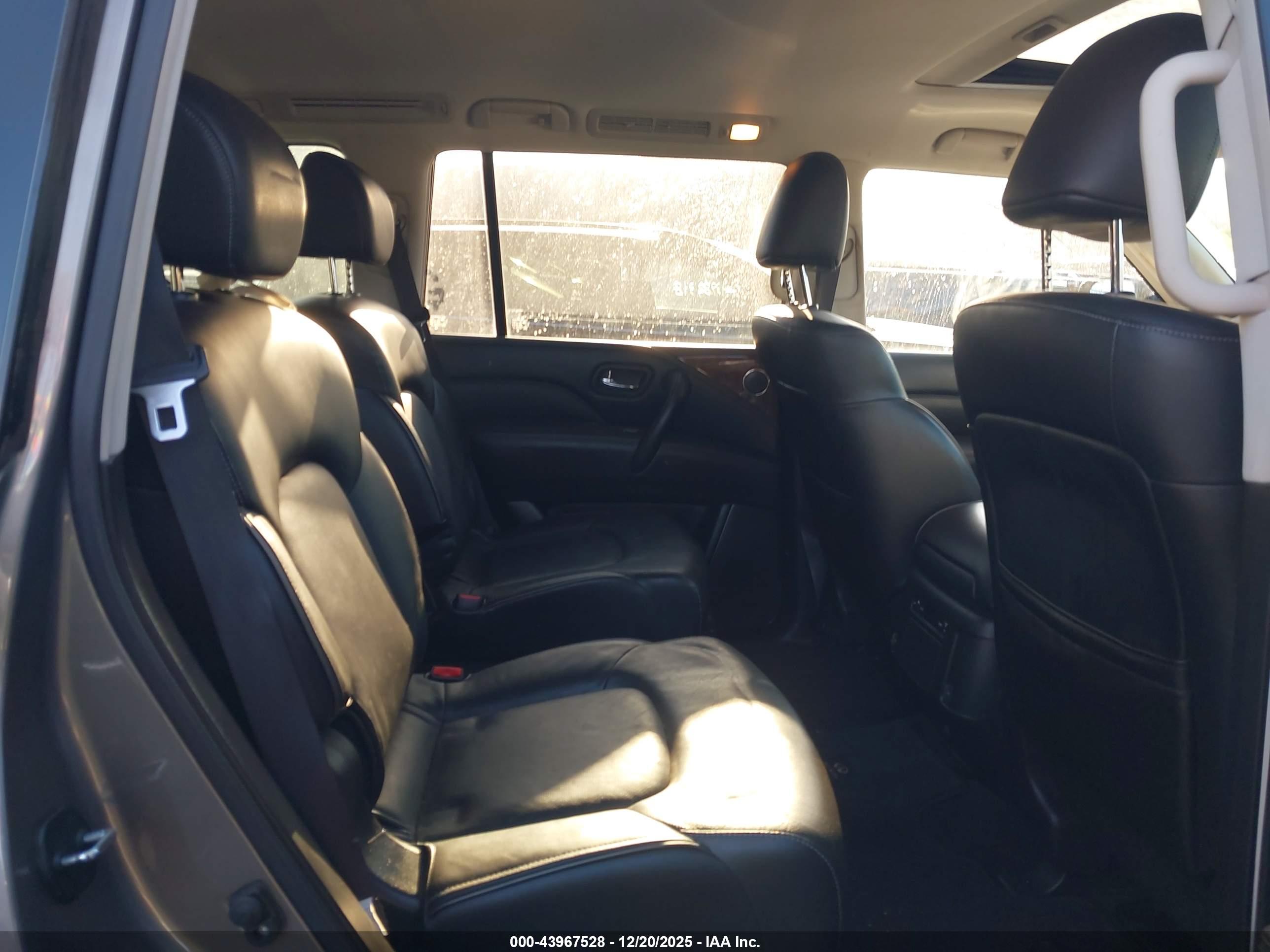 INFINITI QX80 image 8