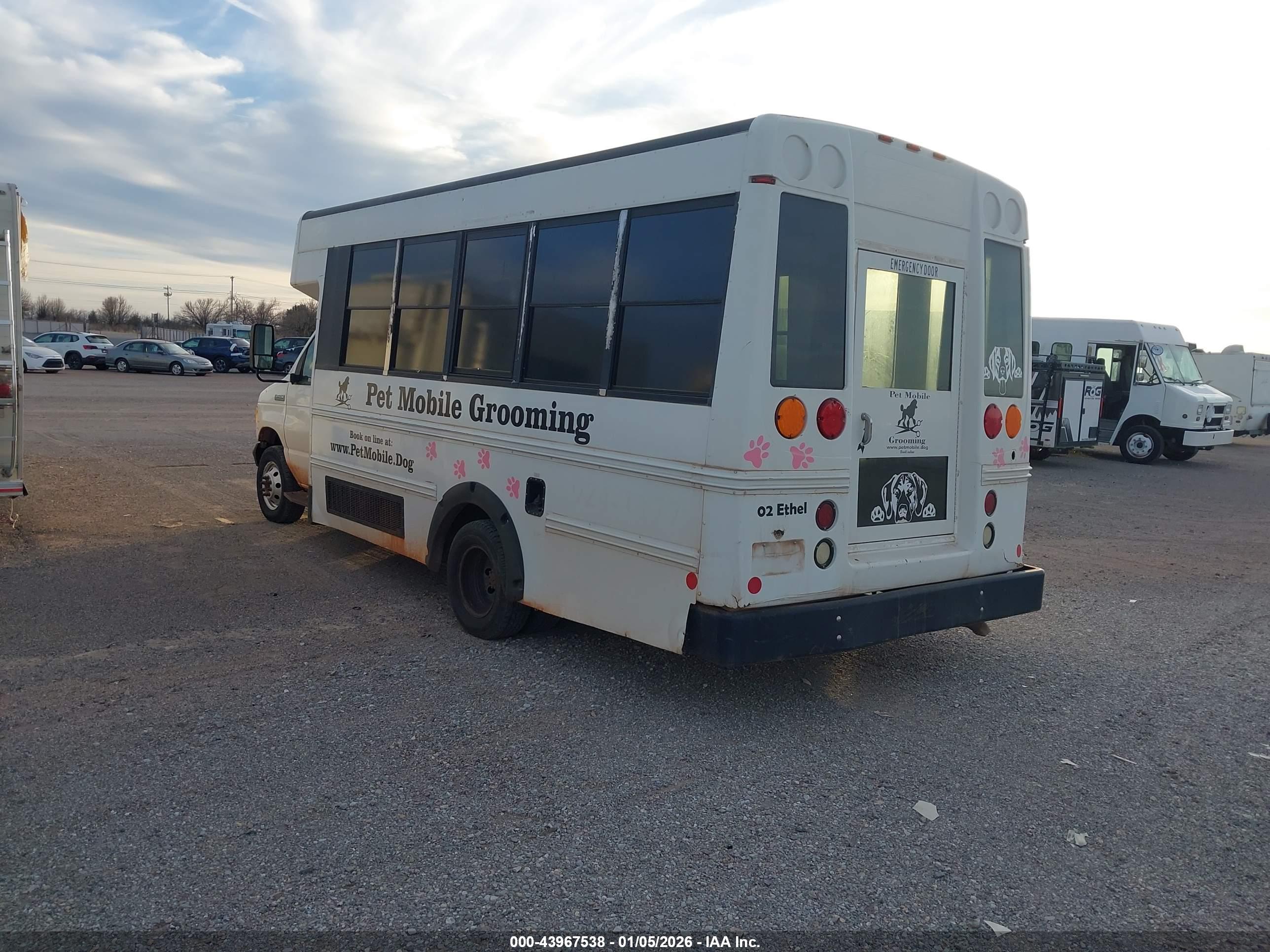 FORD E-450 image 3