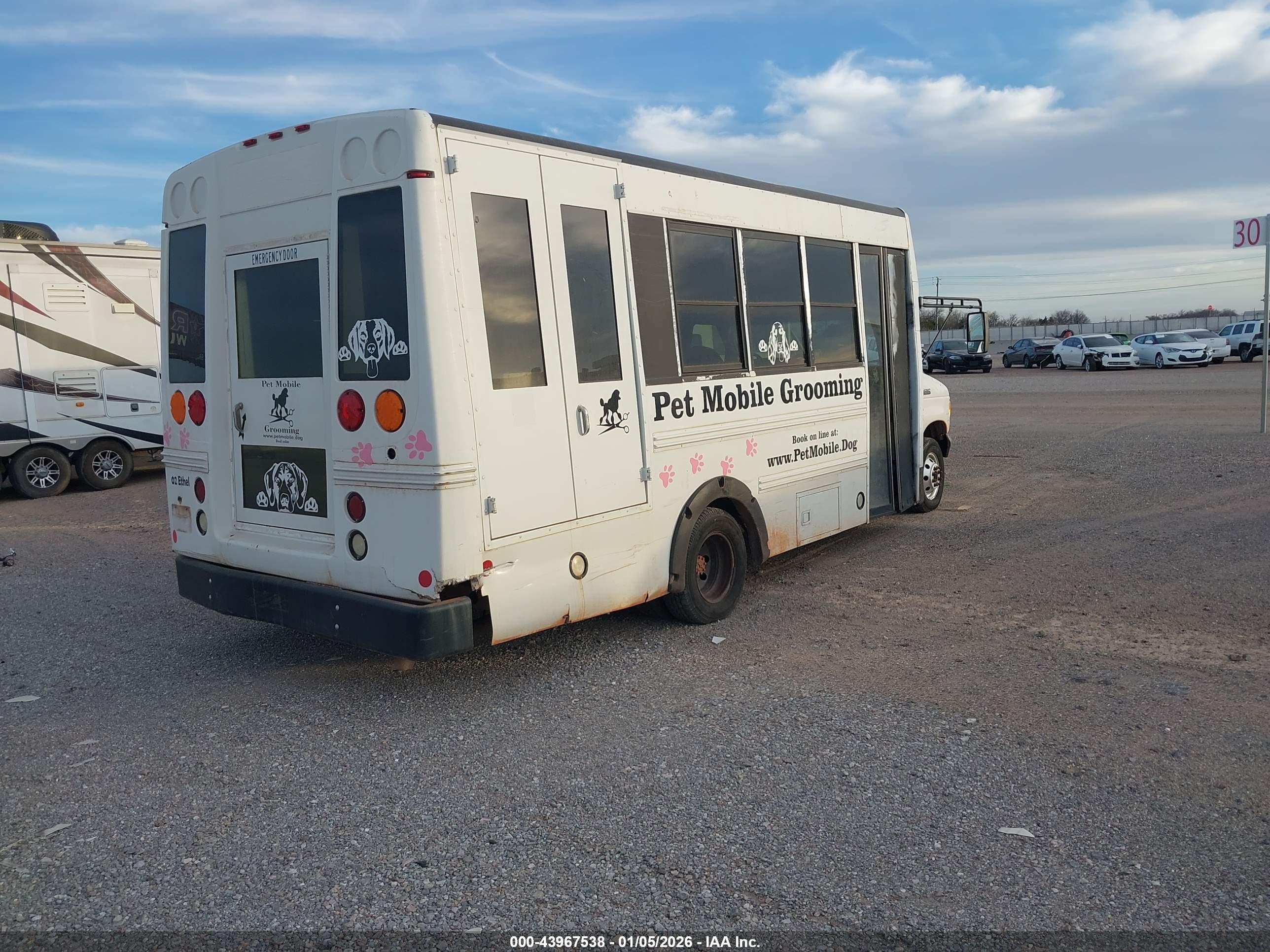 FORD E-450 image 4