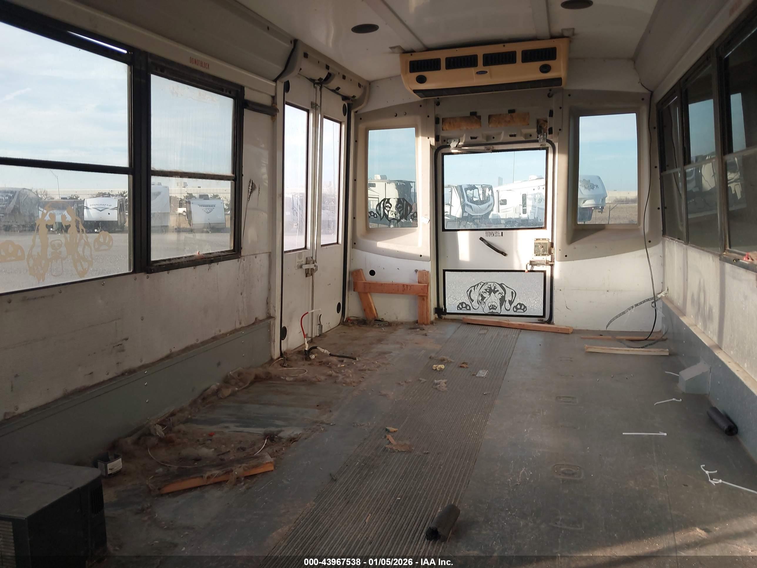 FORD E-450 image 8