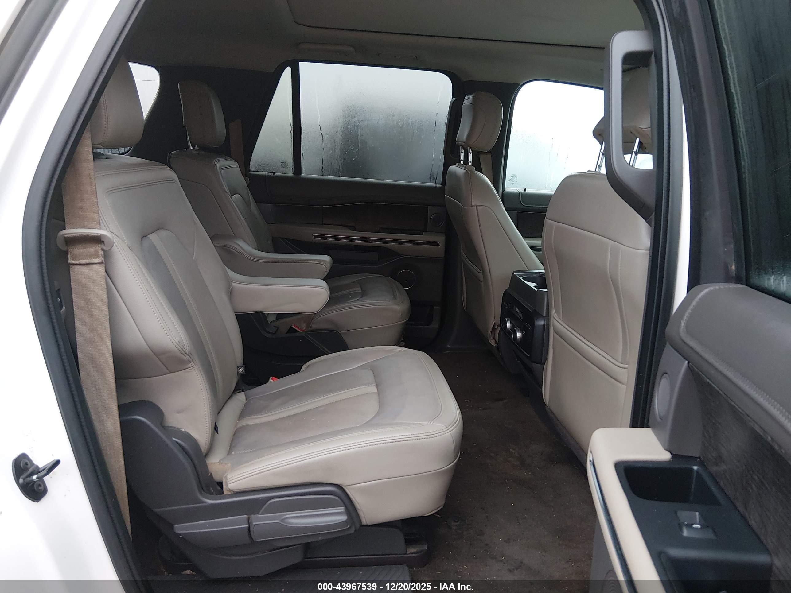 FORD EXPEDITION image 8