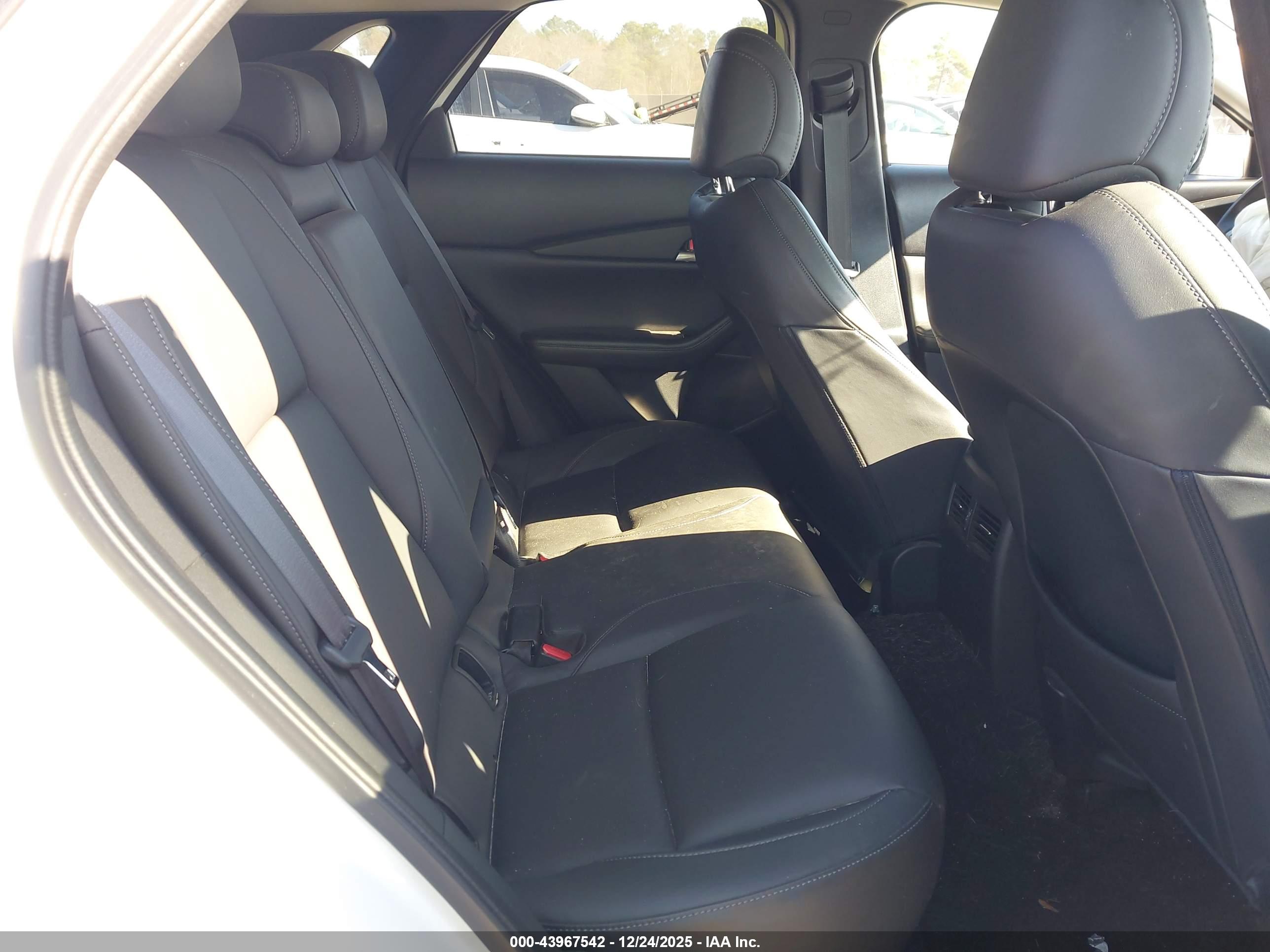 MAZDA CX-30 image 8