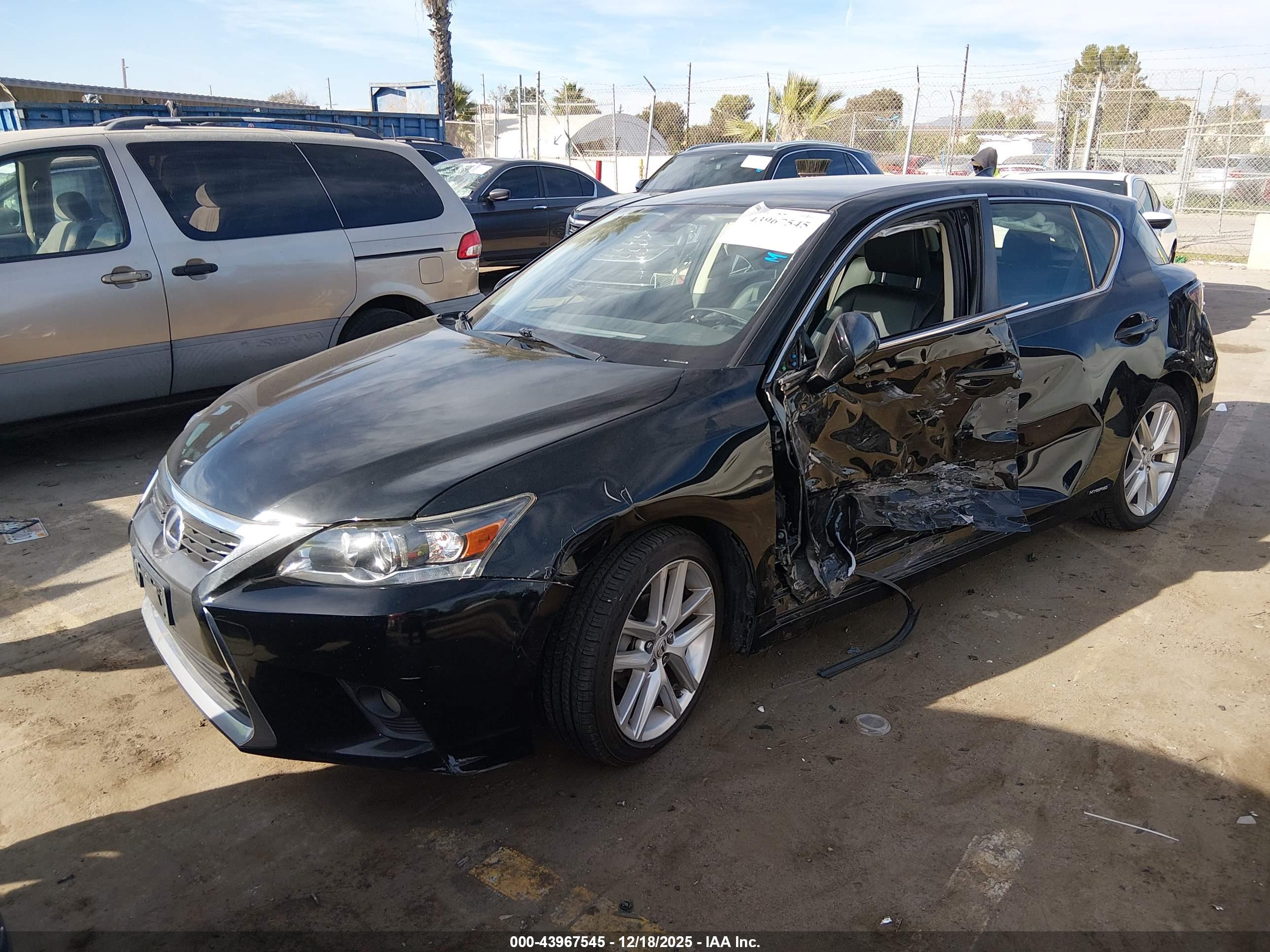 LEXUS CT image 2