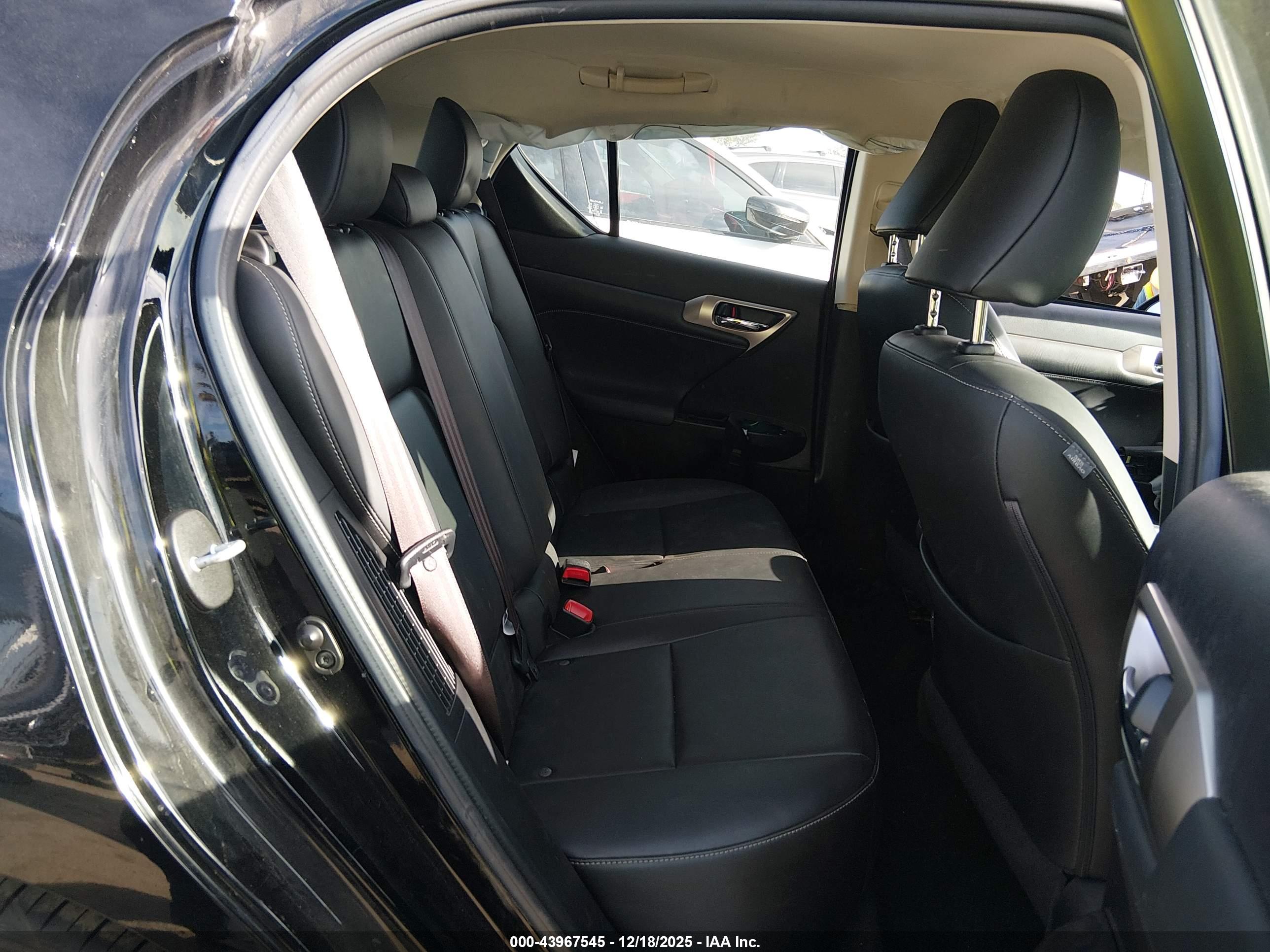LEXUS CT image 8