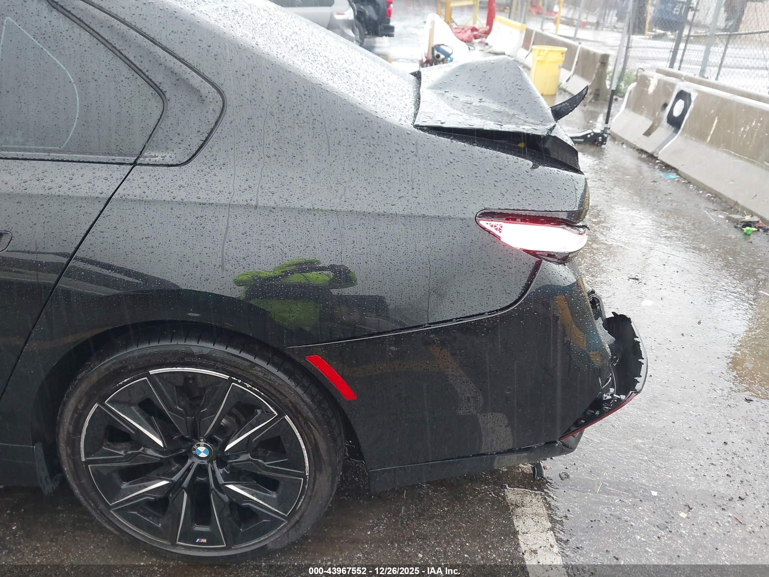 BMW I7 image 6
