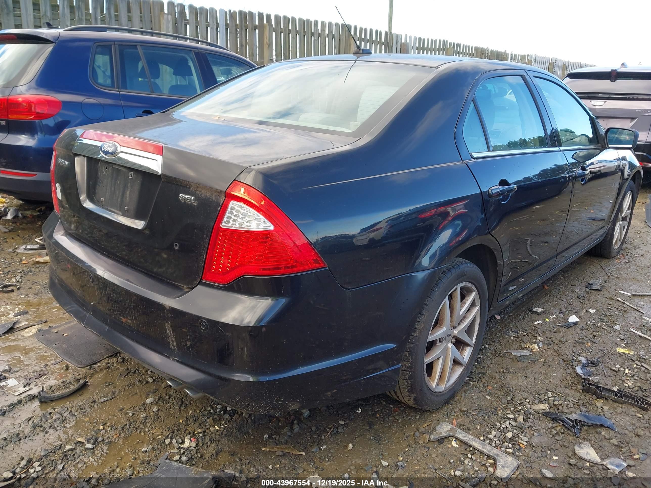 FORD FUSION image 4