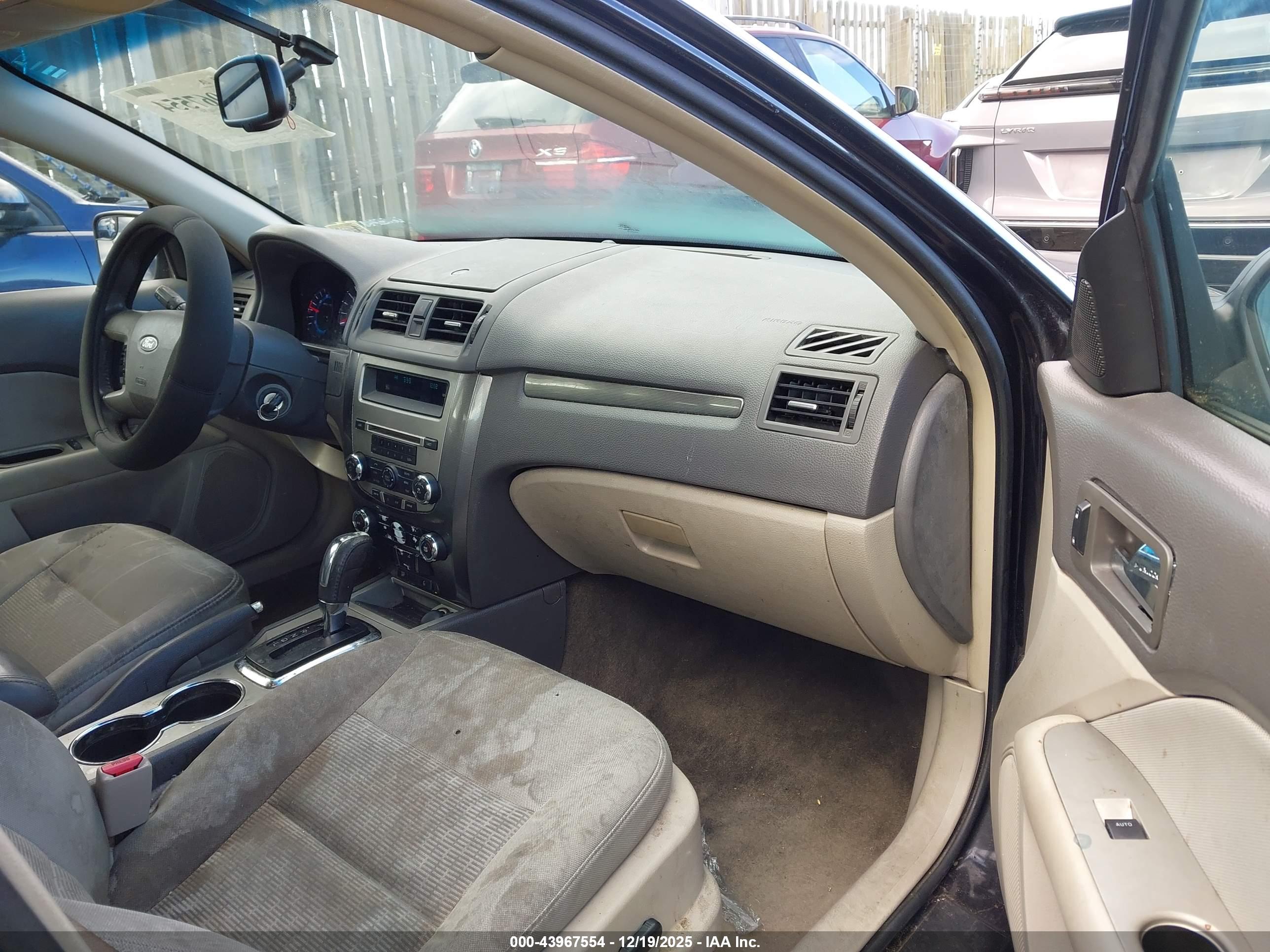 FORD FUSION image 5