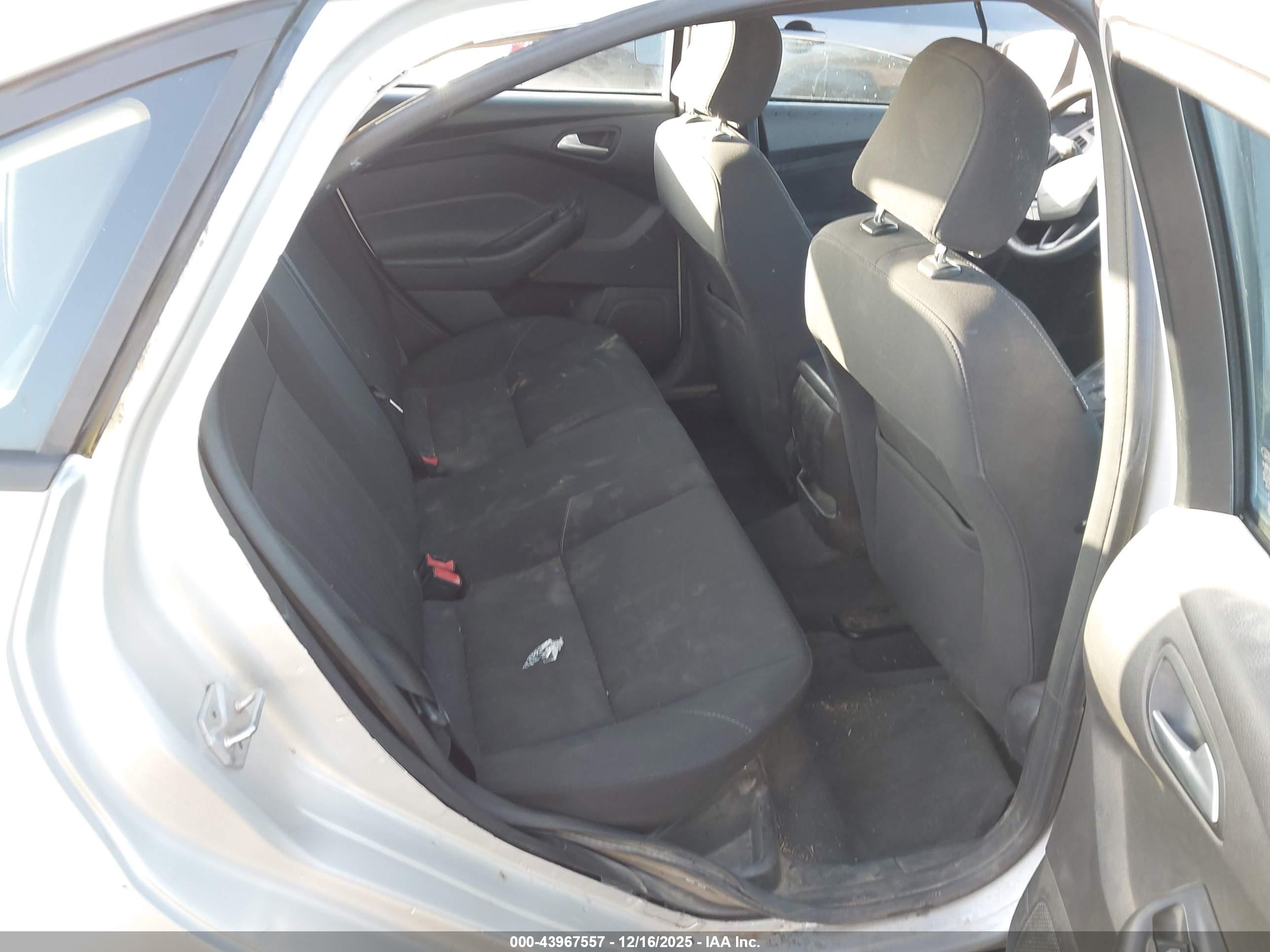 FORD FOCUS image 8