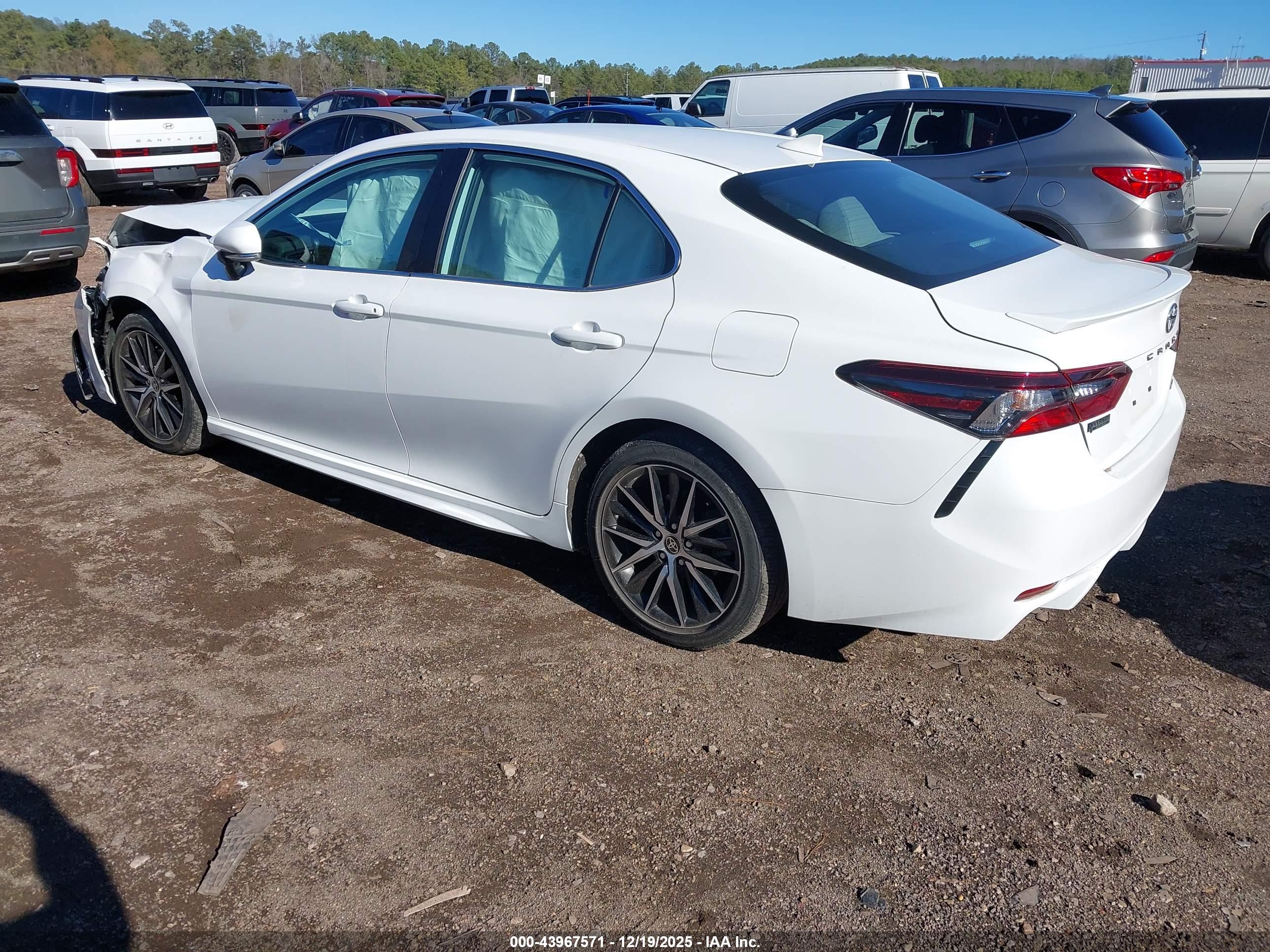 TOYOTA CAMRY image 3