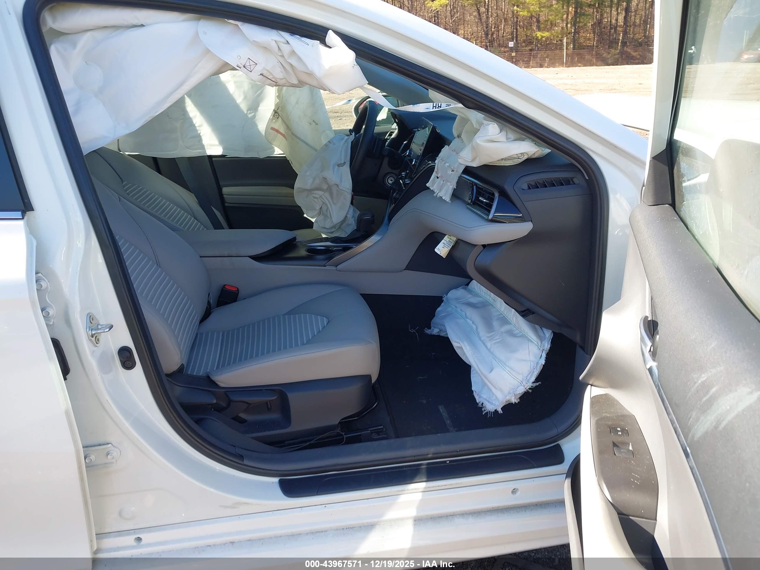 TOYOTA CAMRY image 5