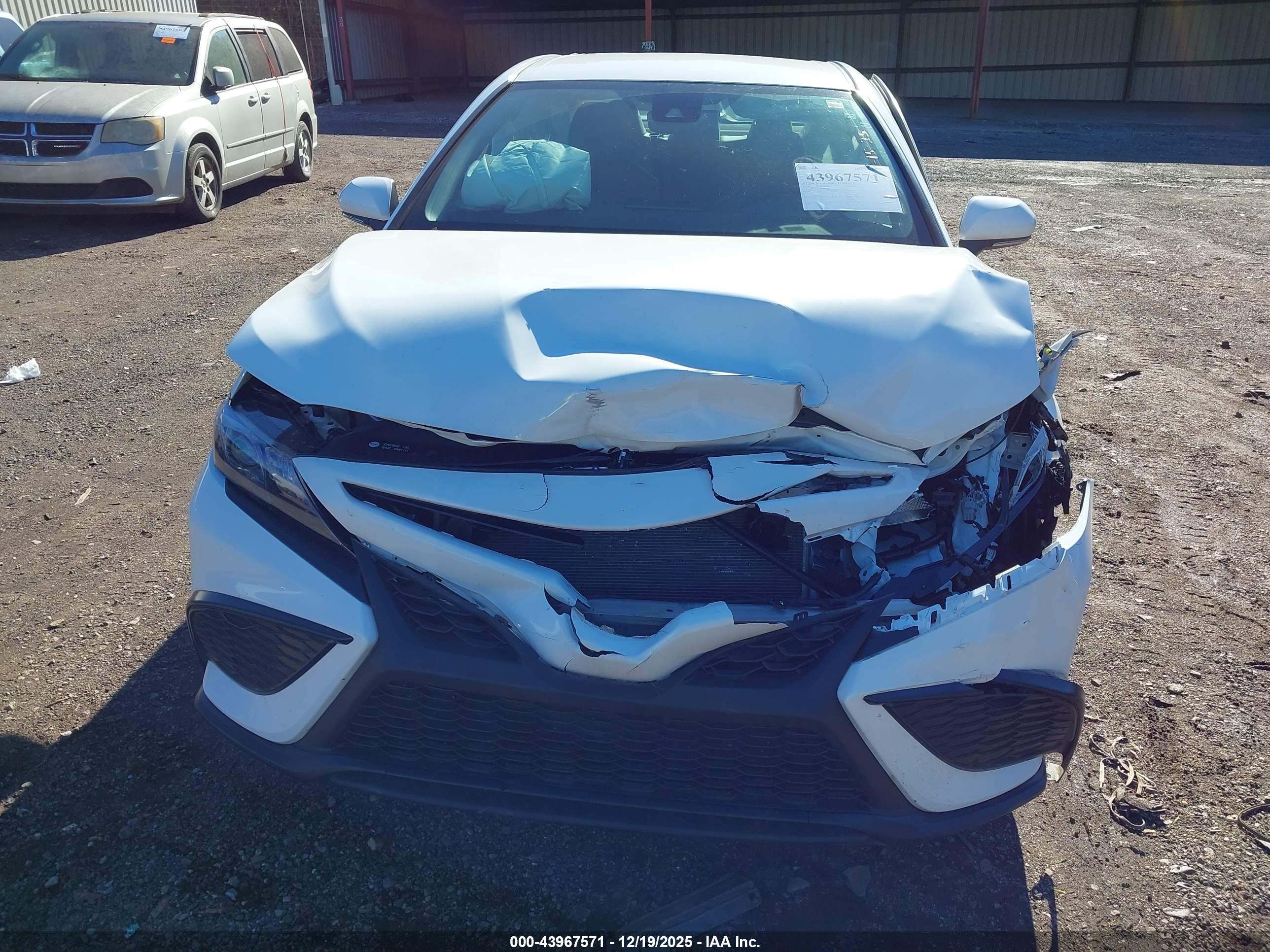 TOYOTA CAMRY image 6