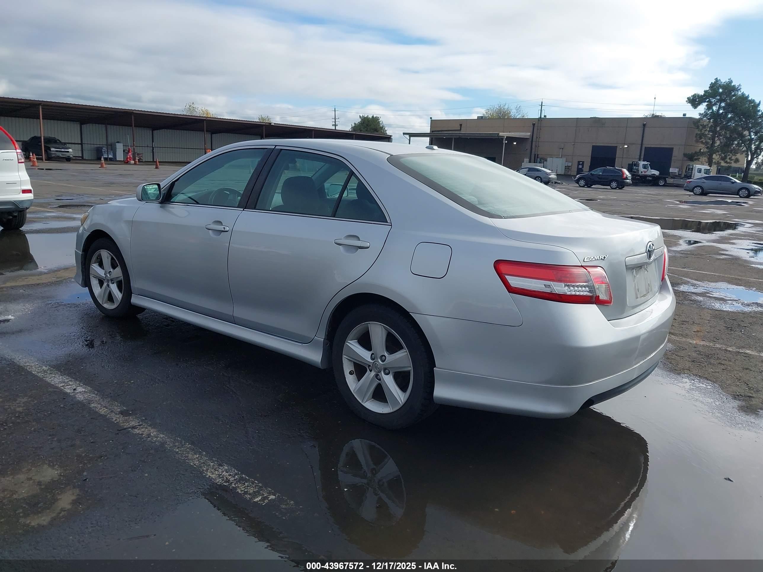TOYOTA CAMRY image 3
