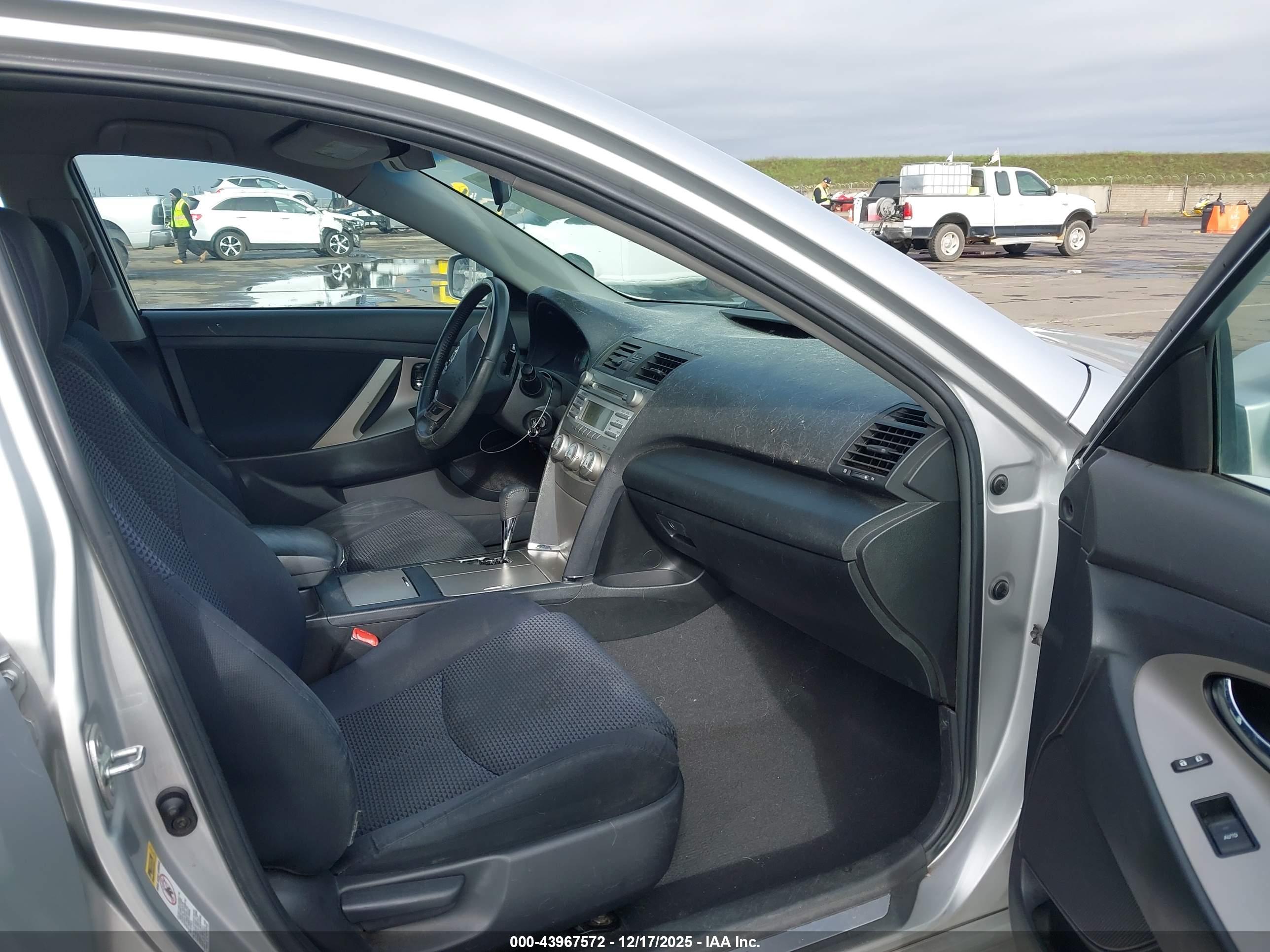 TOYOTA CAMRY image 5