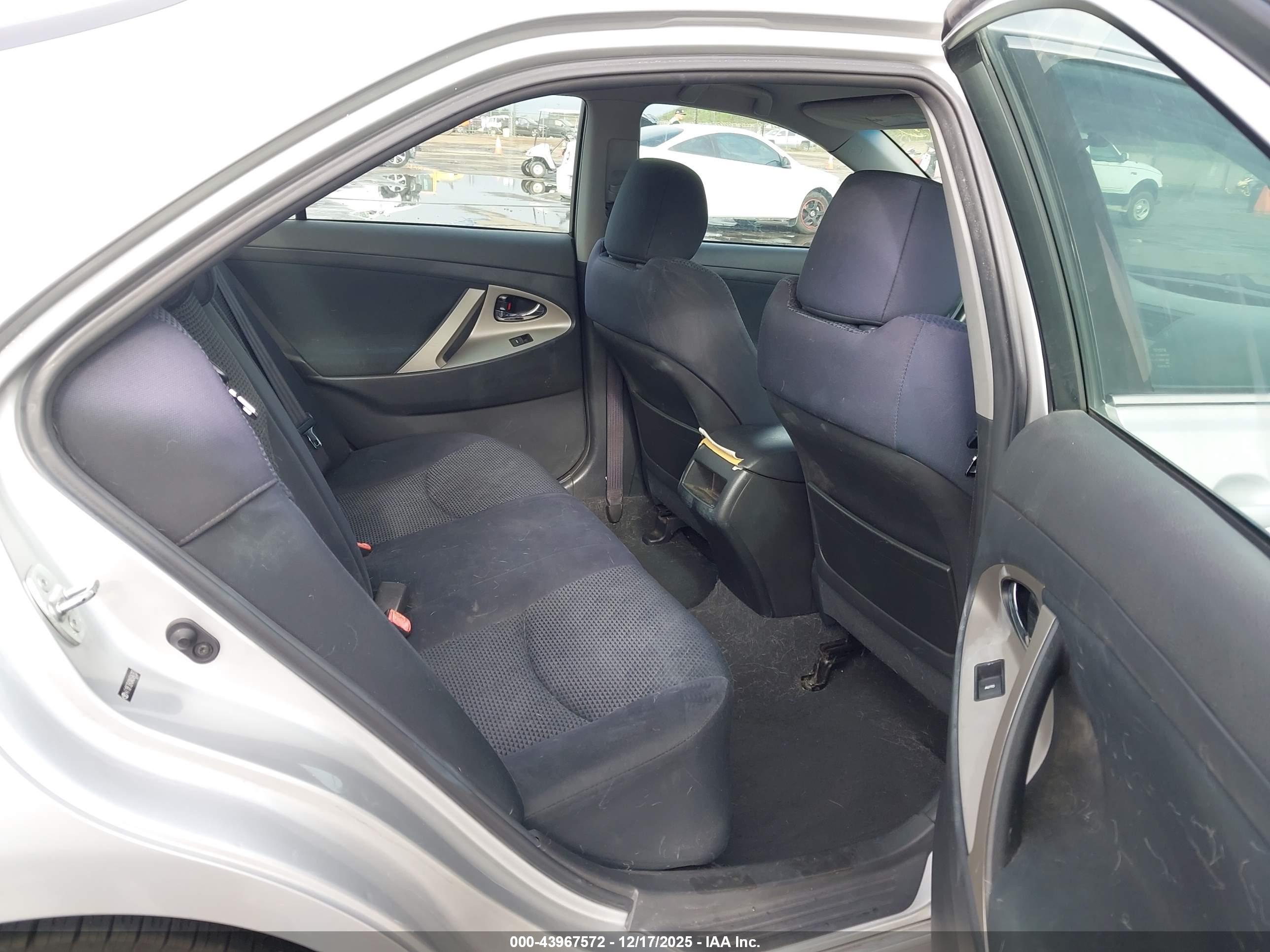 TOYOTA CAMRY image 8