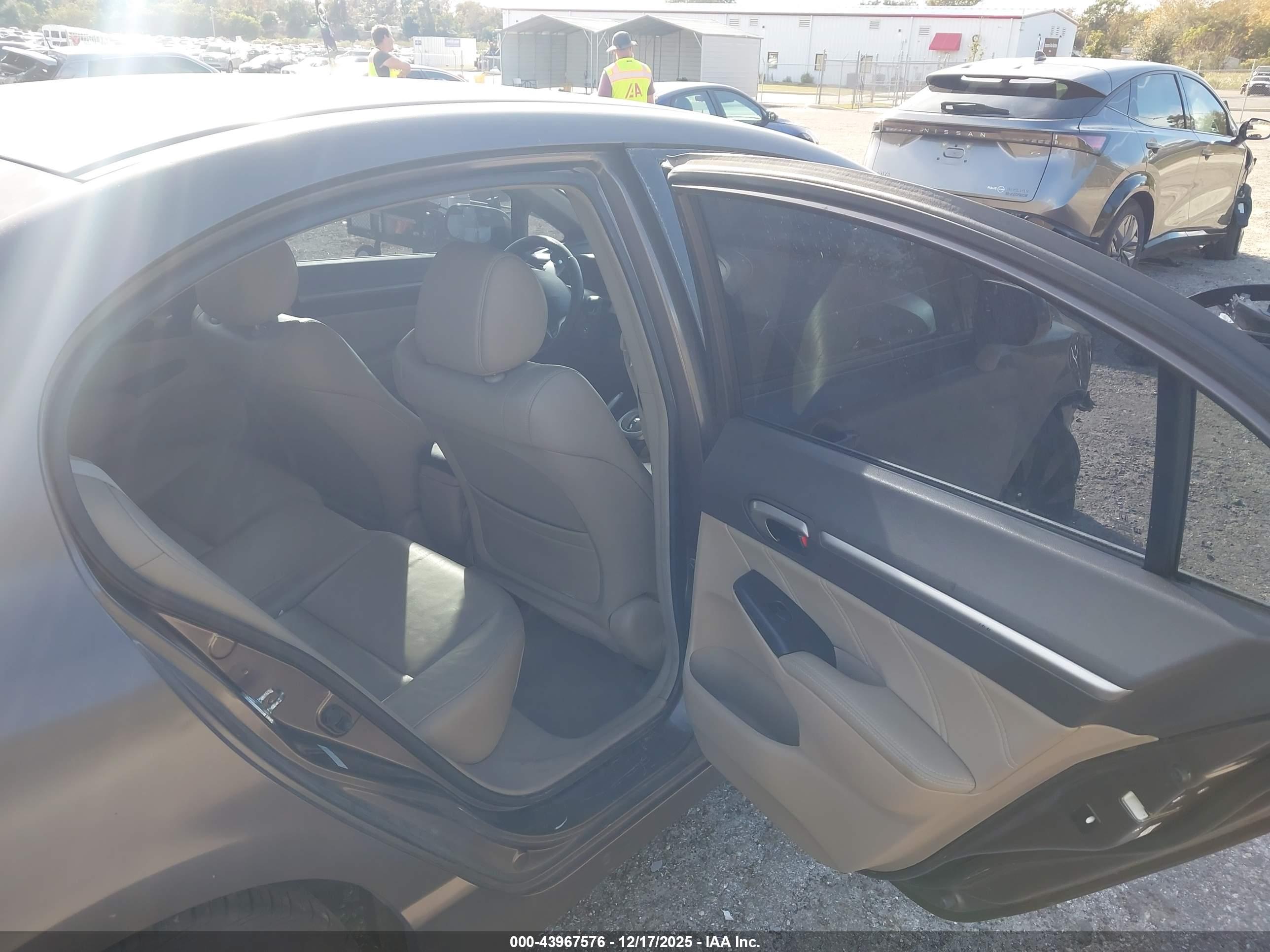 HONDA CIVIC image 8