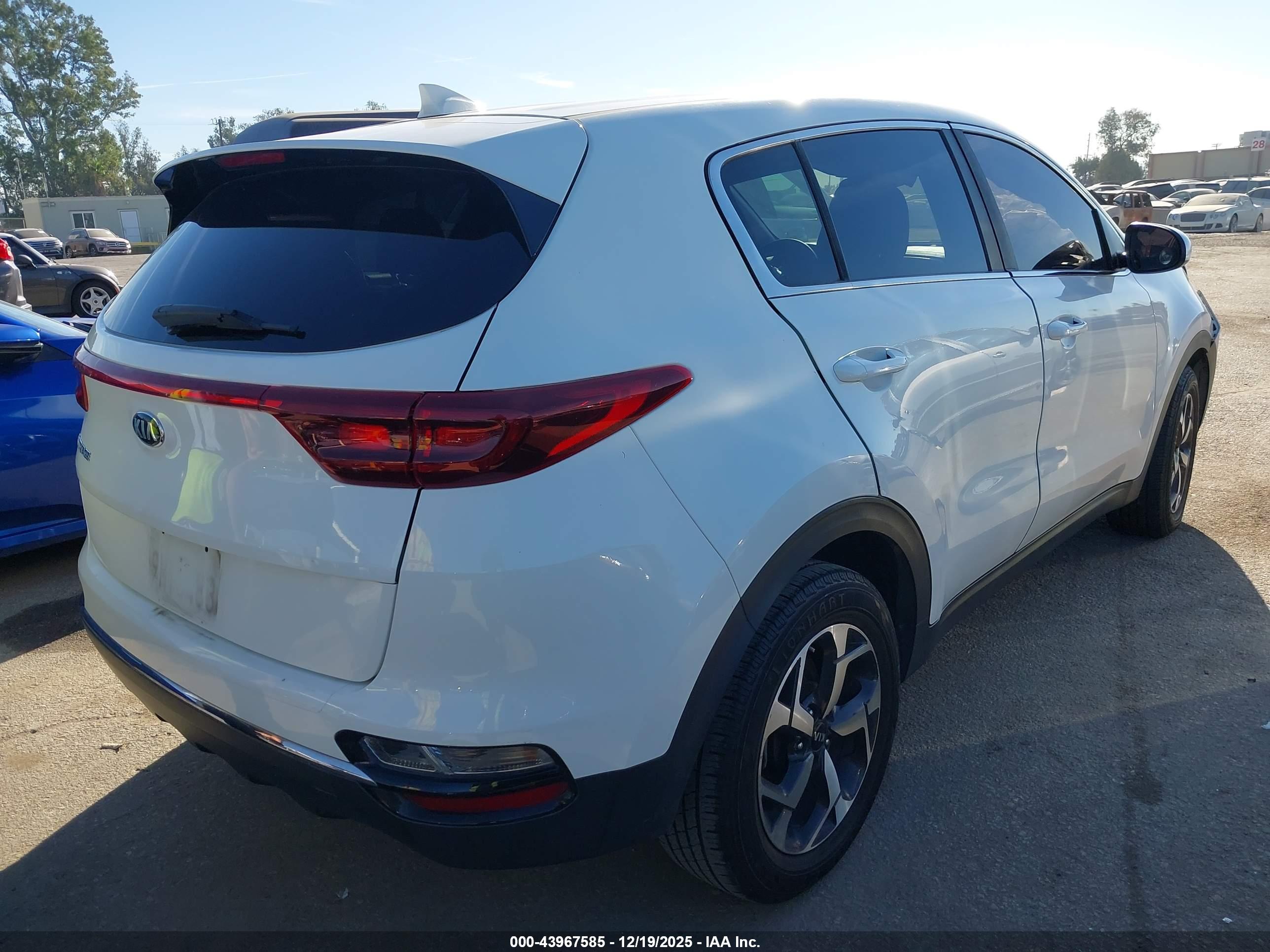 KIA SPORTAGE image 4