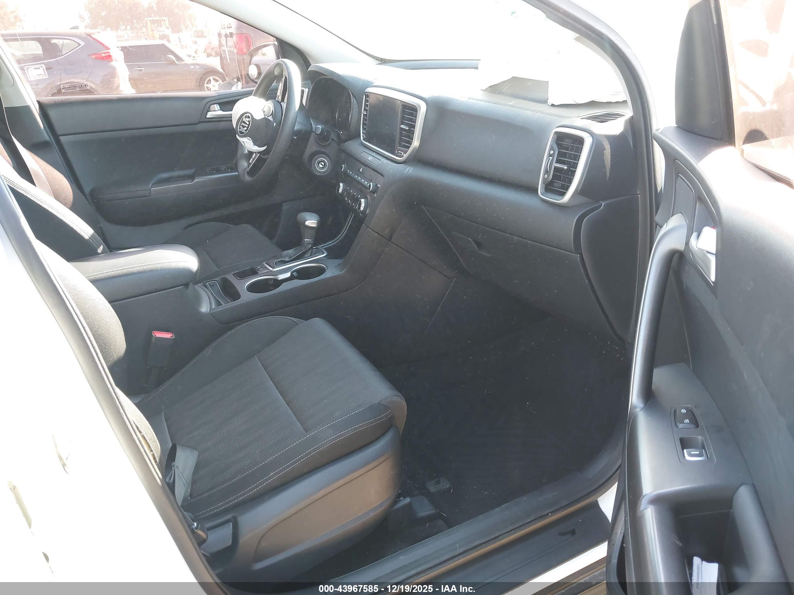 KIA SPORTAGE image 5