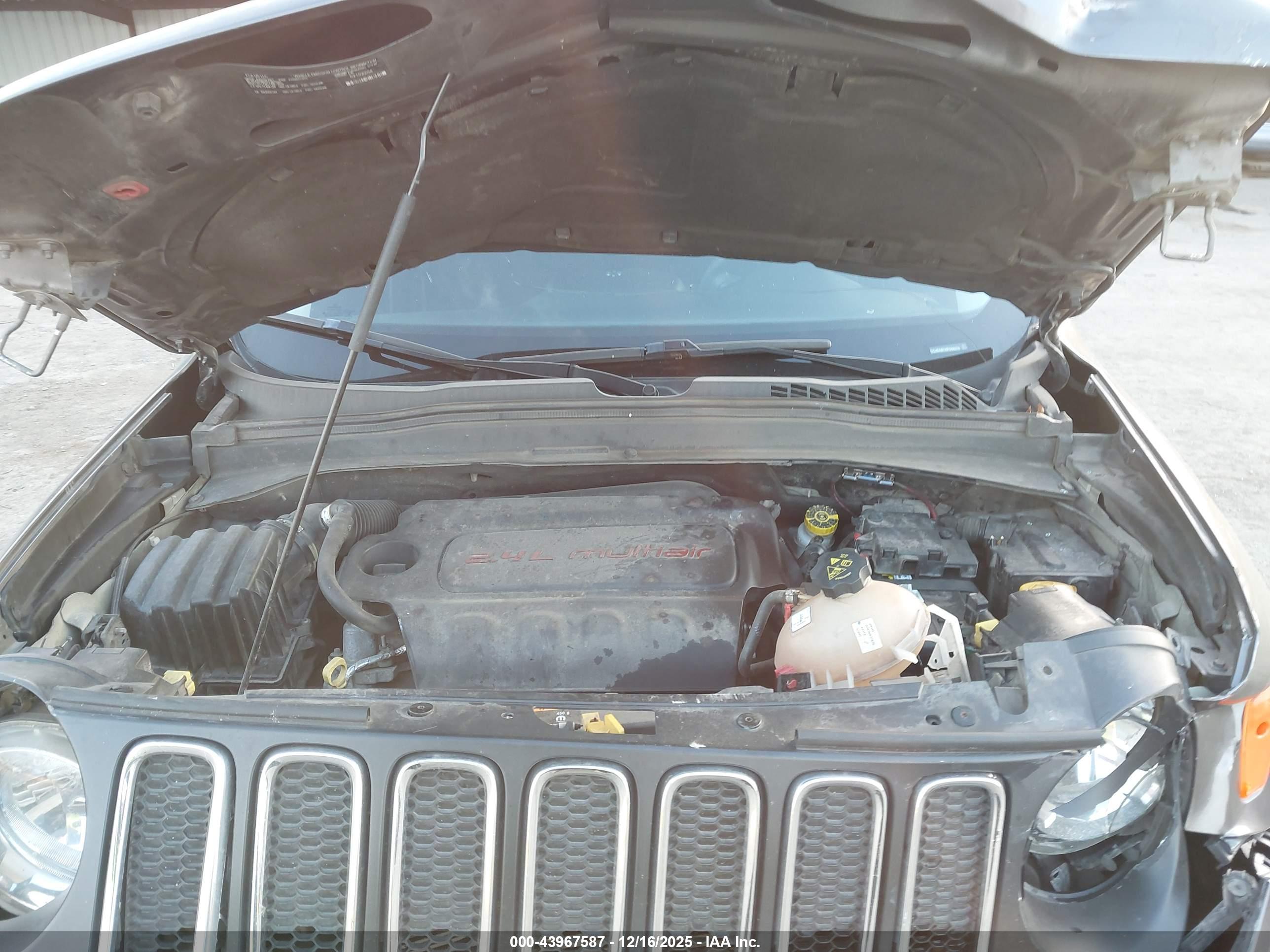 JEEP RENEGADE image 10