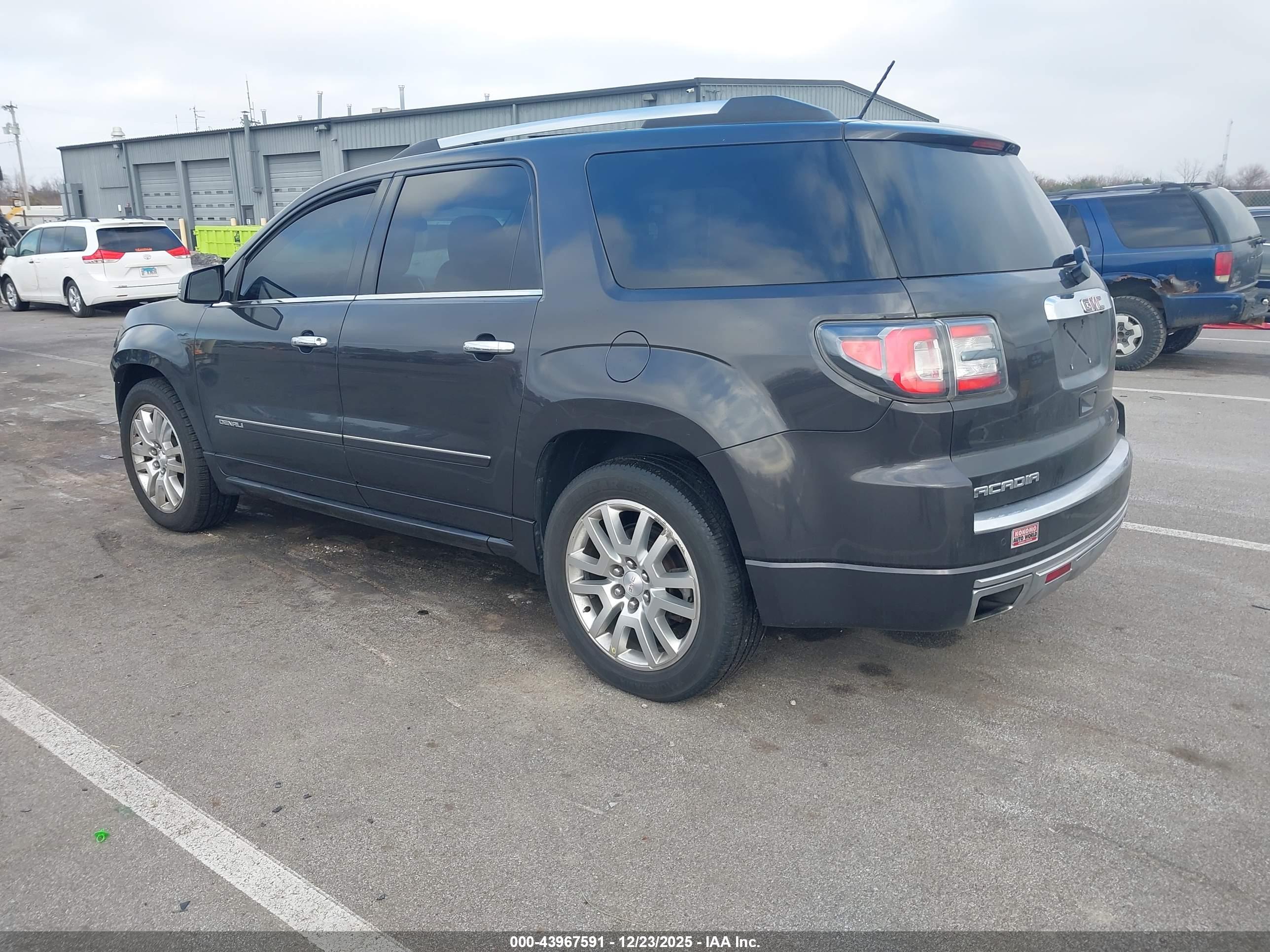GMC ACADIA image 3