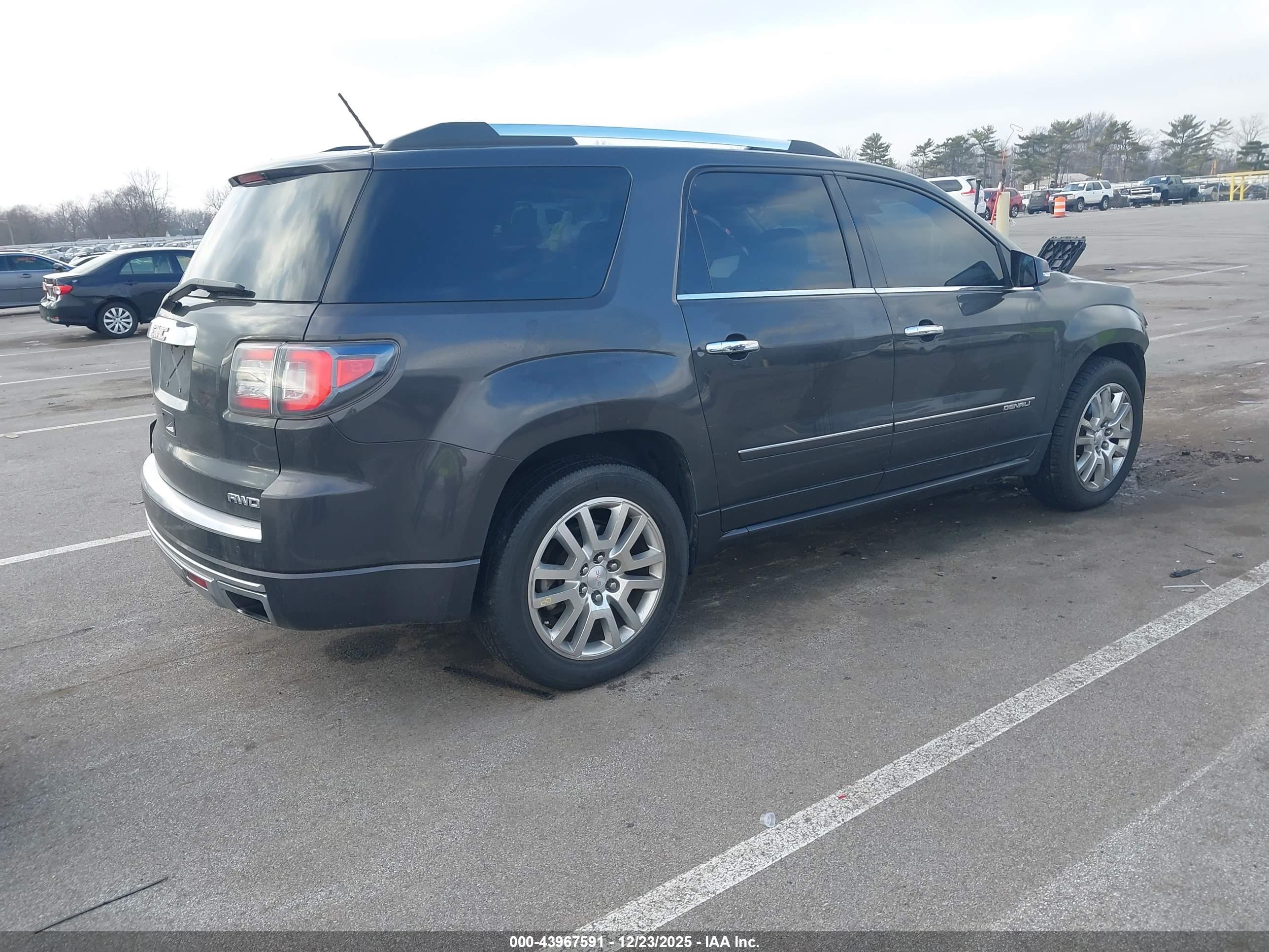 GMC ACADIA image 4