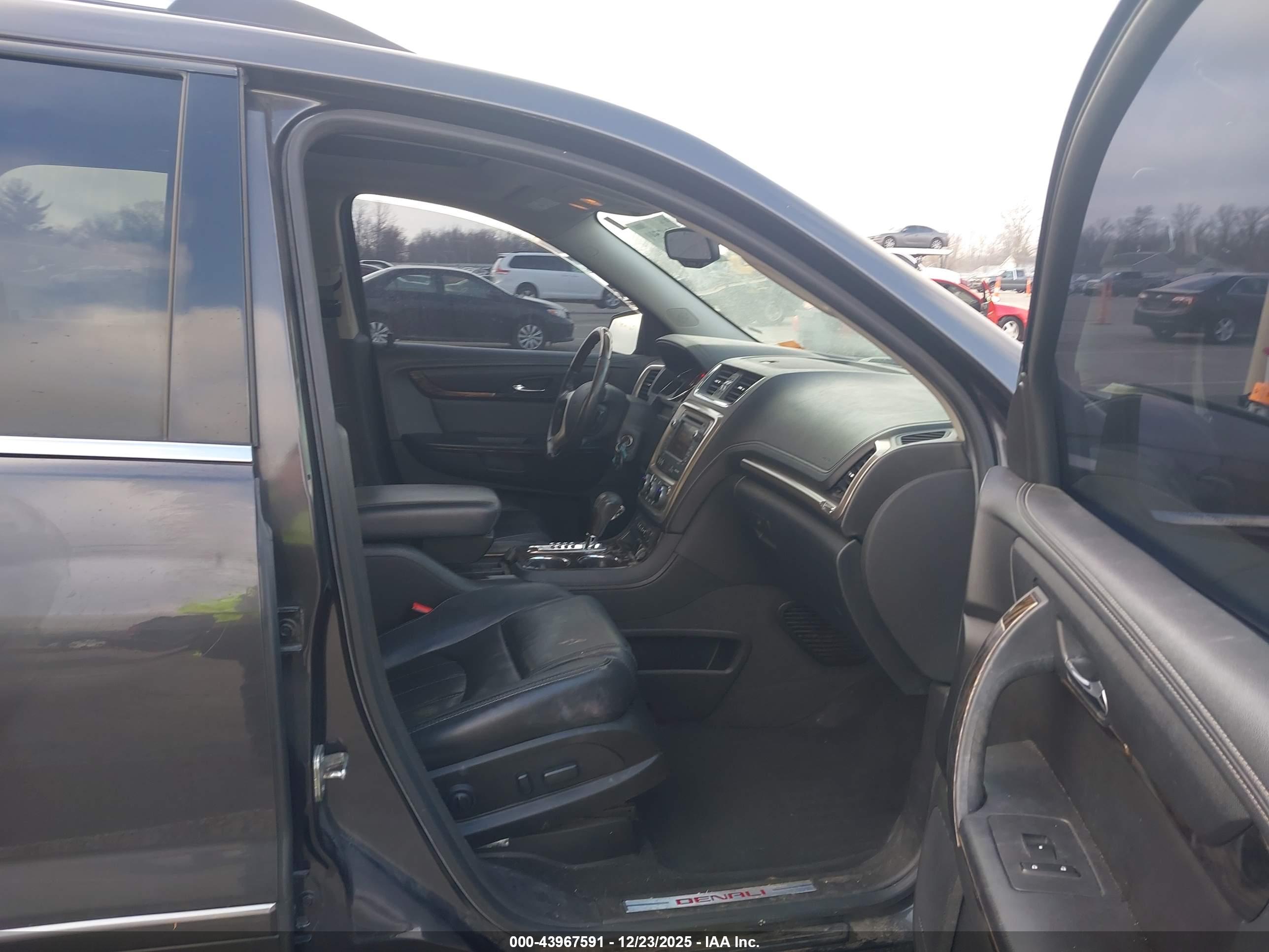 GMC ACADIA image 5
