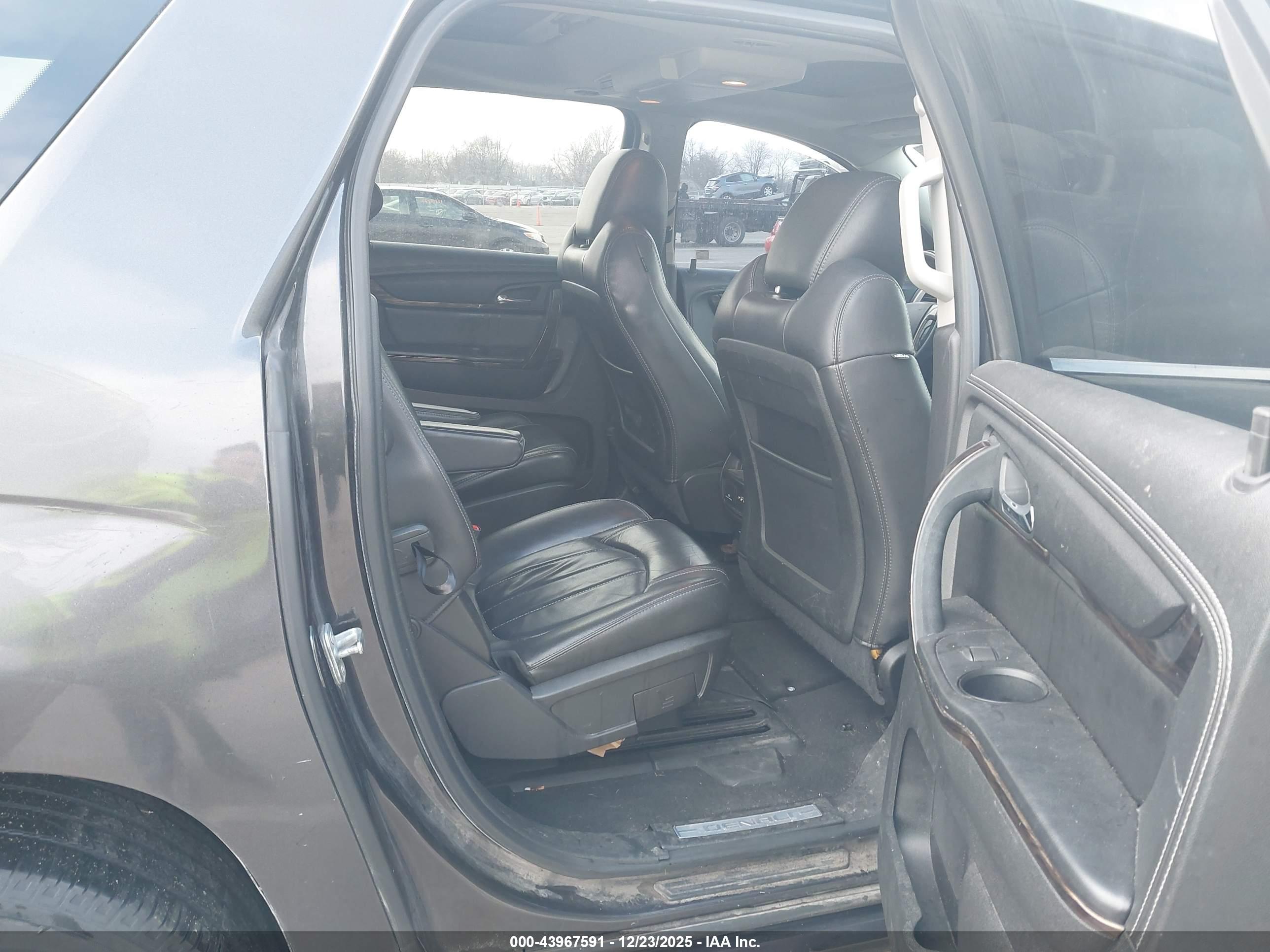 GMC ACADIA image 8