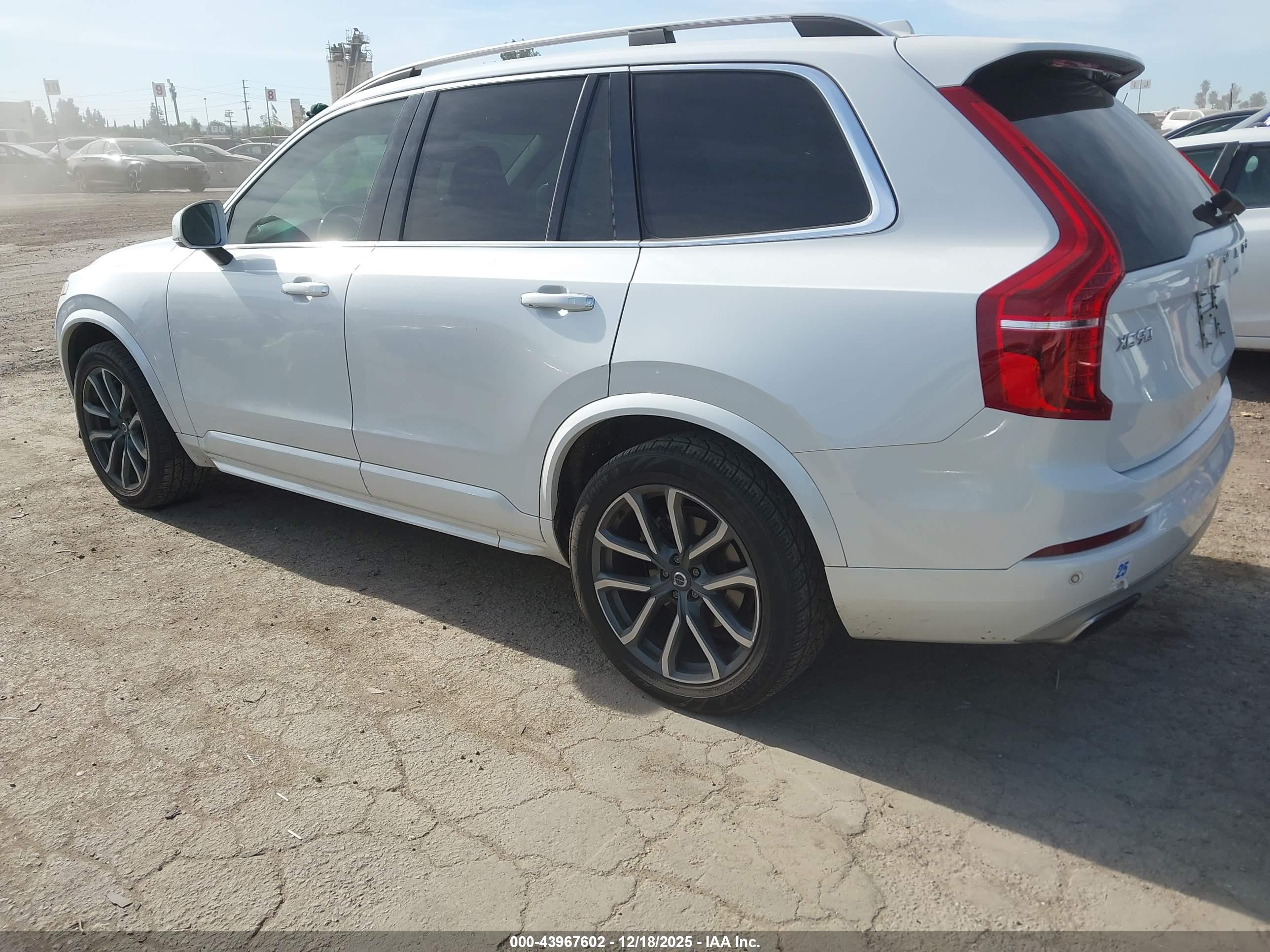 VOLVO XC90 image 3