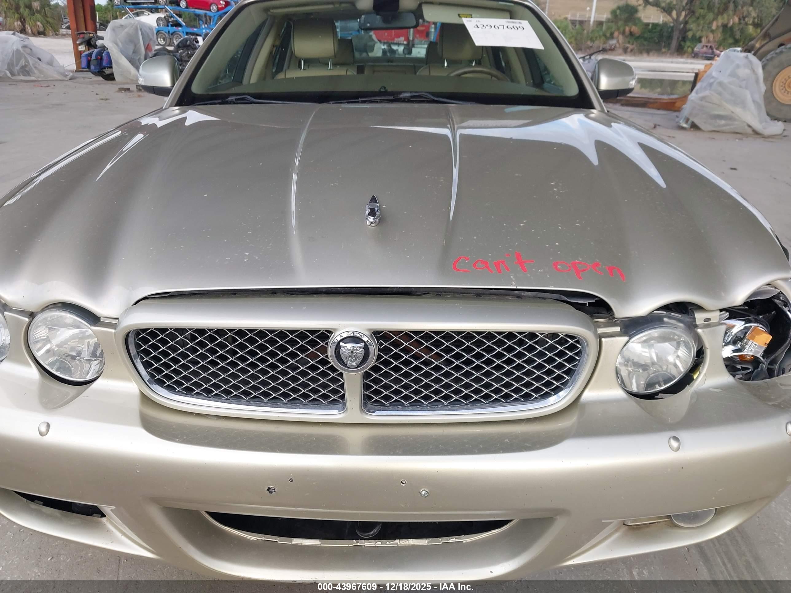 JAGUAR XJ image 10