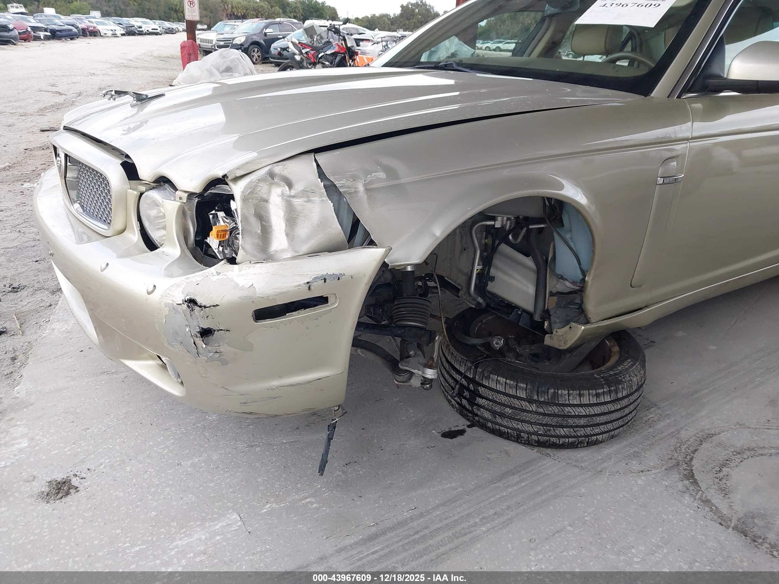JAGUAR XJ image 6