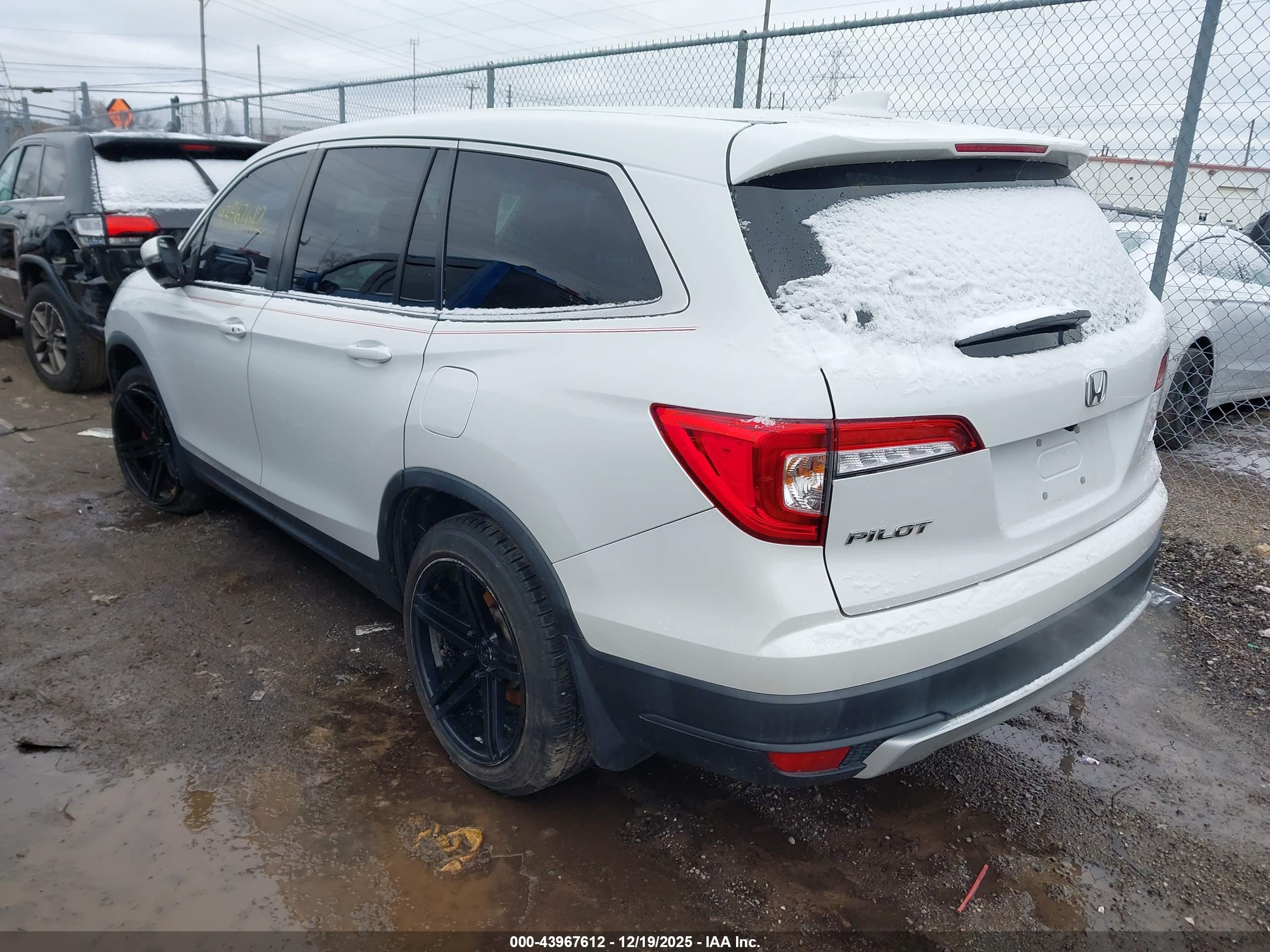 HONDA PILOT image 3