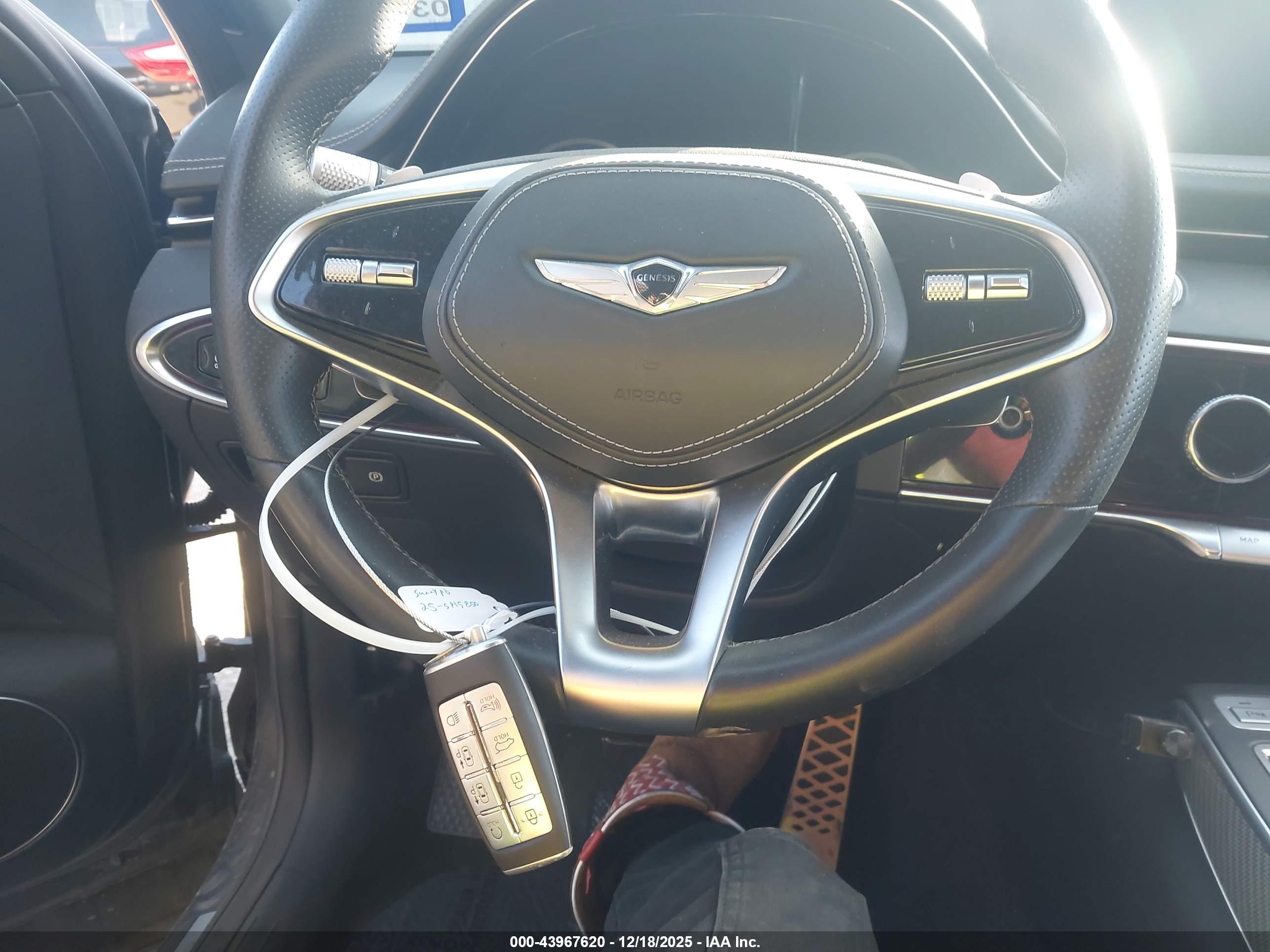 GENESIS GV70 image 11