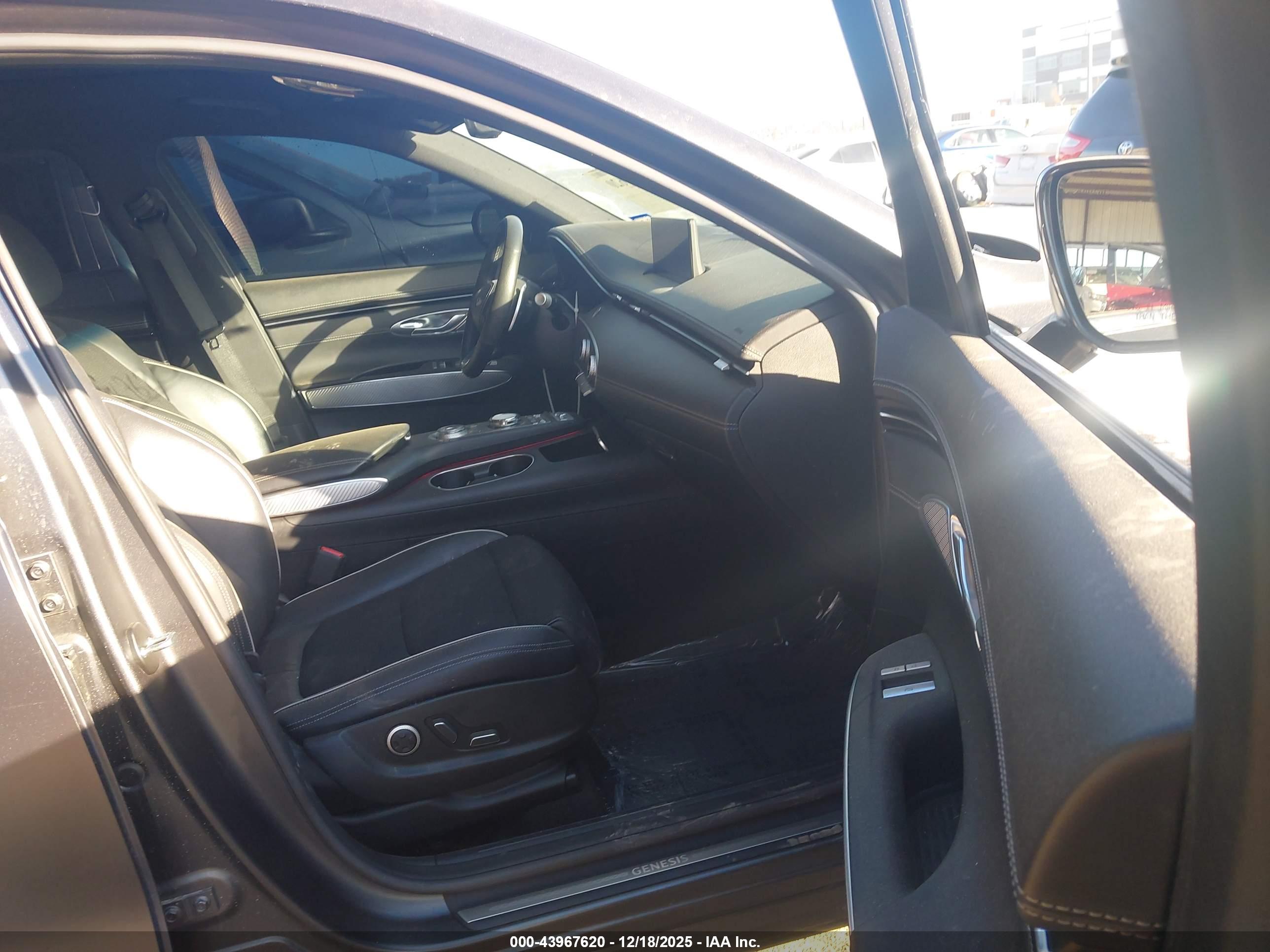 GENESIS GV70 image 5