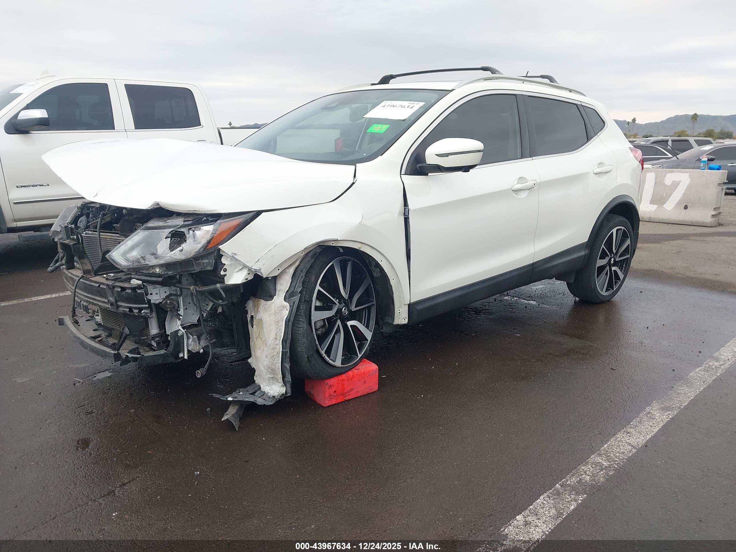NISSAN ROGUE image 2
