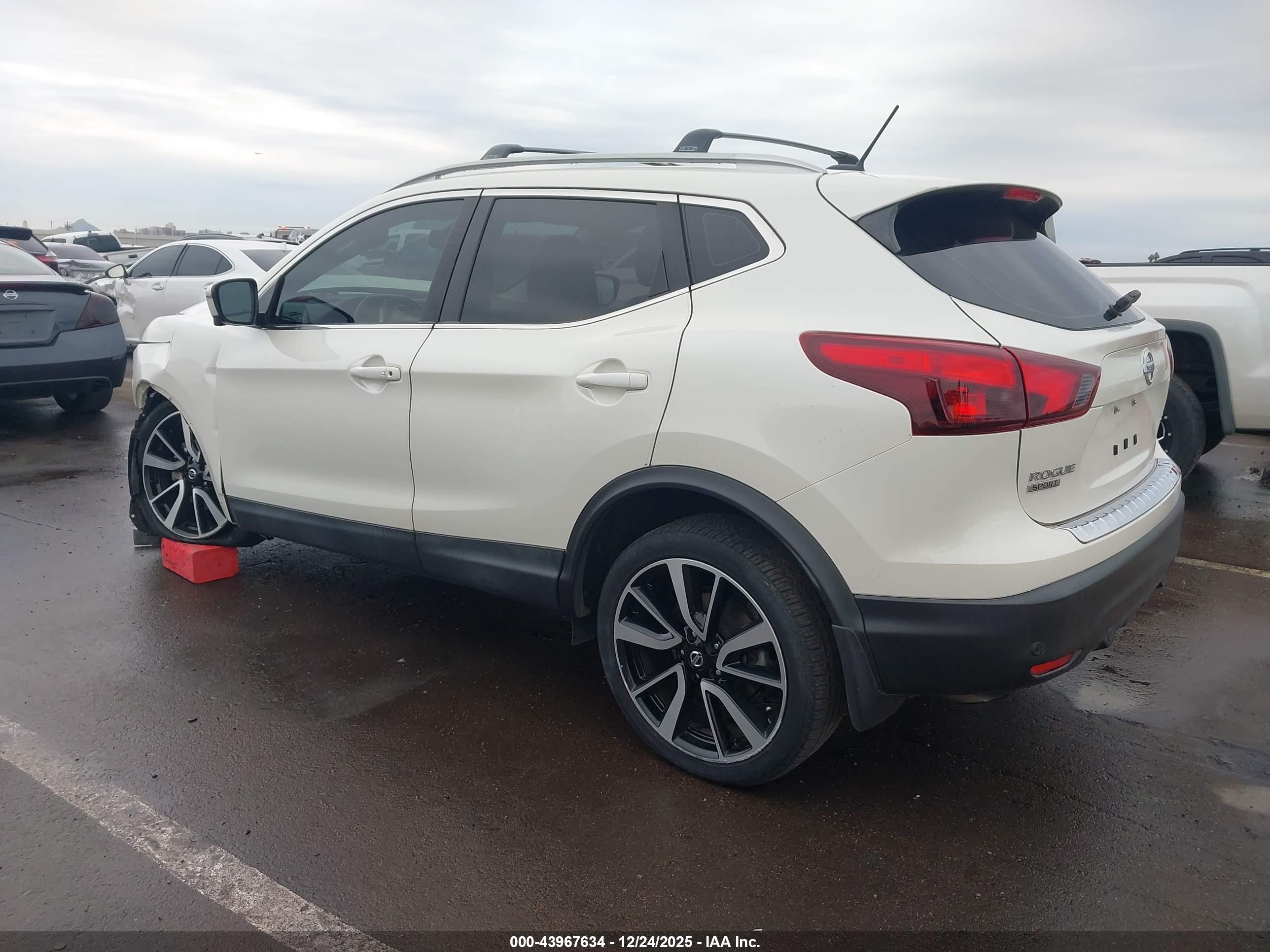 NISSAN ROGUE image 3
