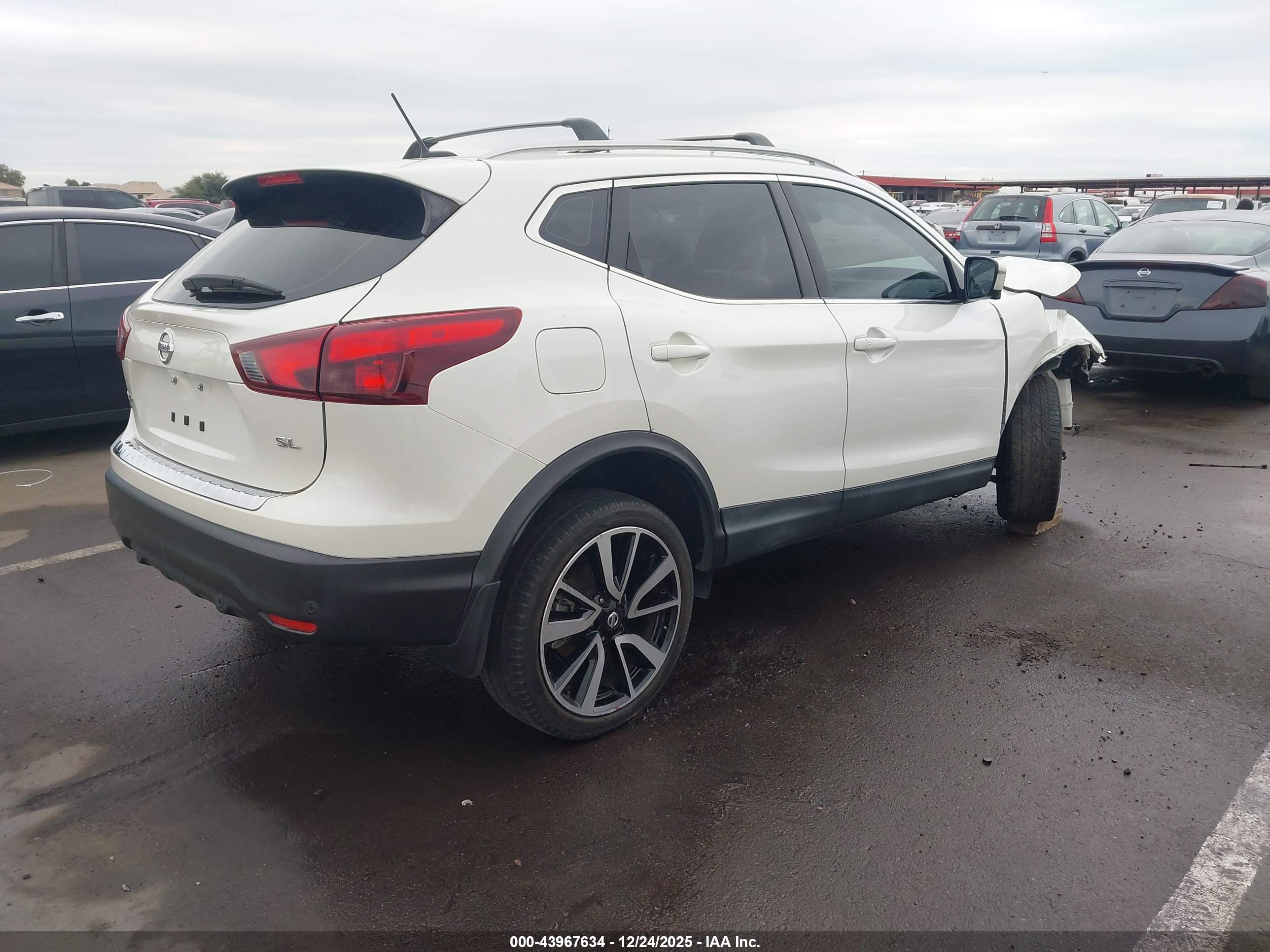 NISSAN ROGUE image 4