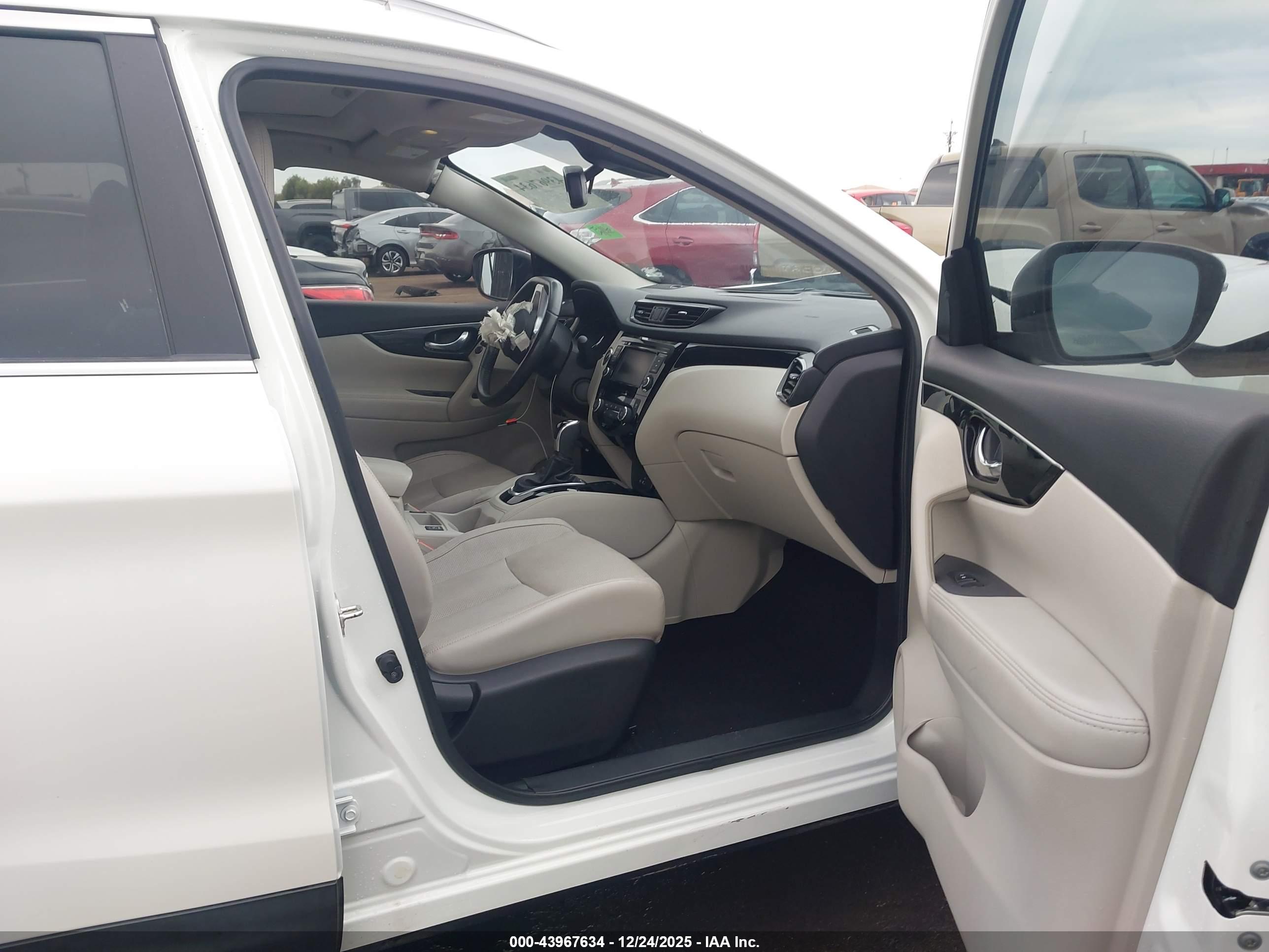 NISSAN ROGUE image 5